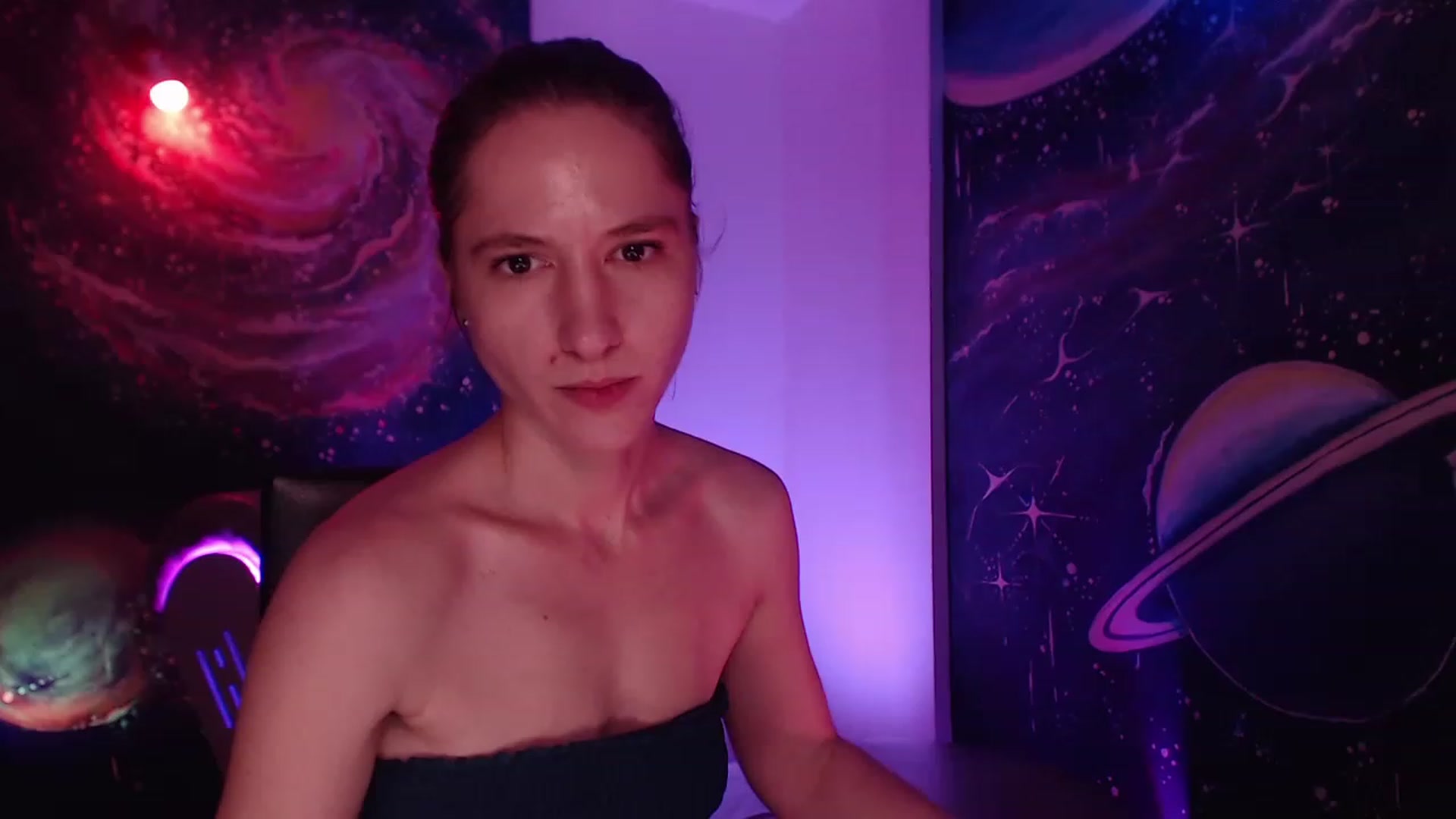 Gallery image thumbnail from IntruderRorry's myfreecams stream on, 12/16/2022, 15:13 image 18 of 20