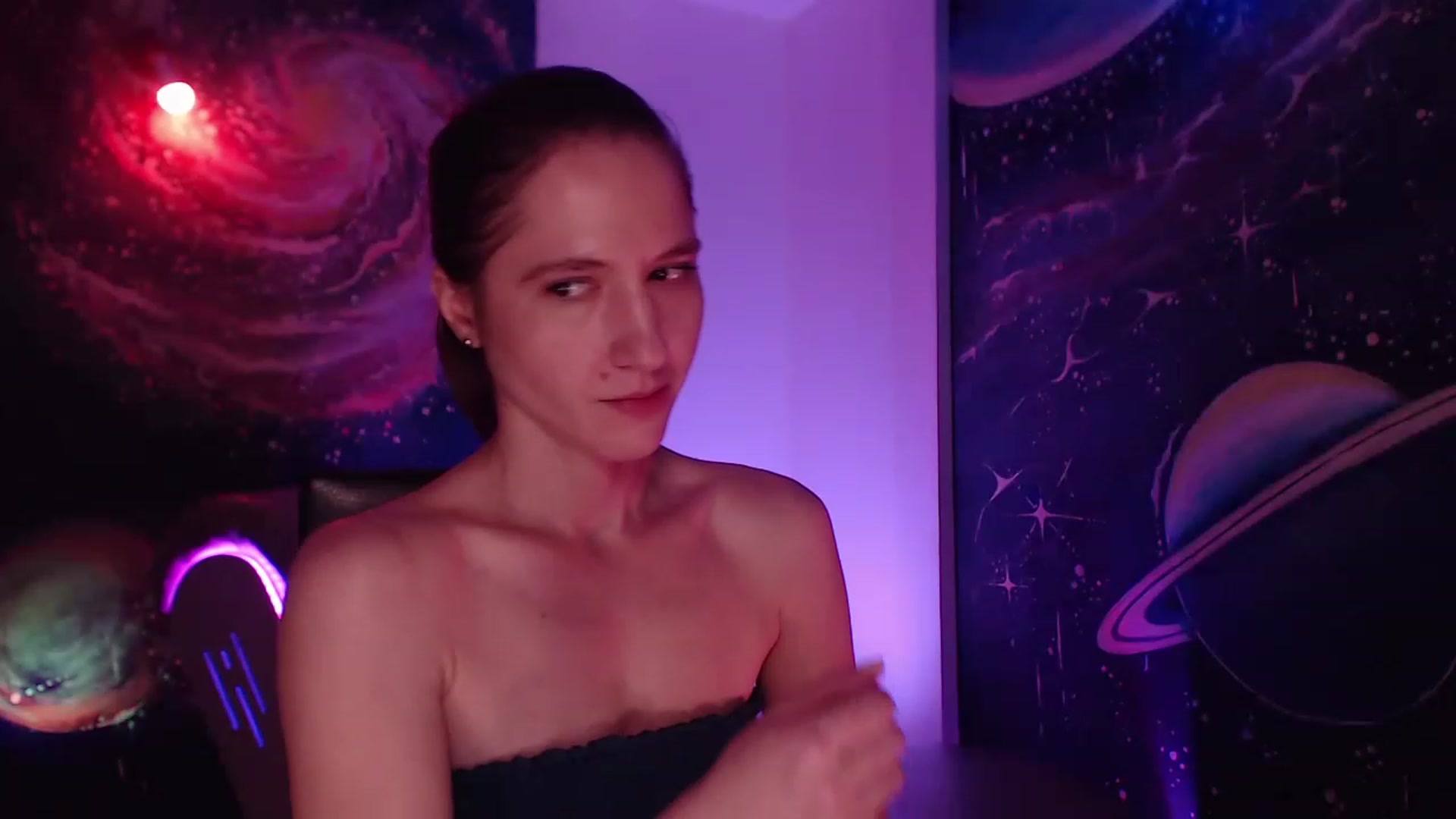 Gallery image thumbnail from IntruderRorry's myfreecams stream on, 12/16/2022, 15:13 image 6 of 20