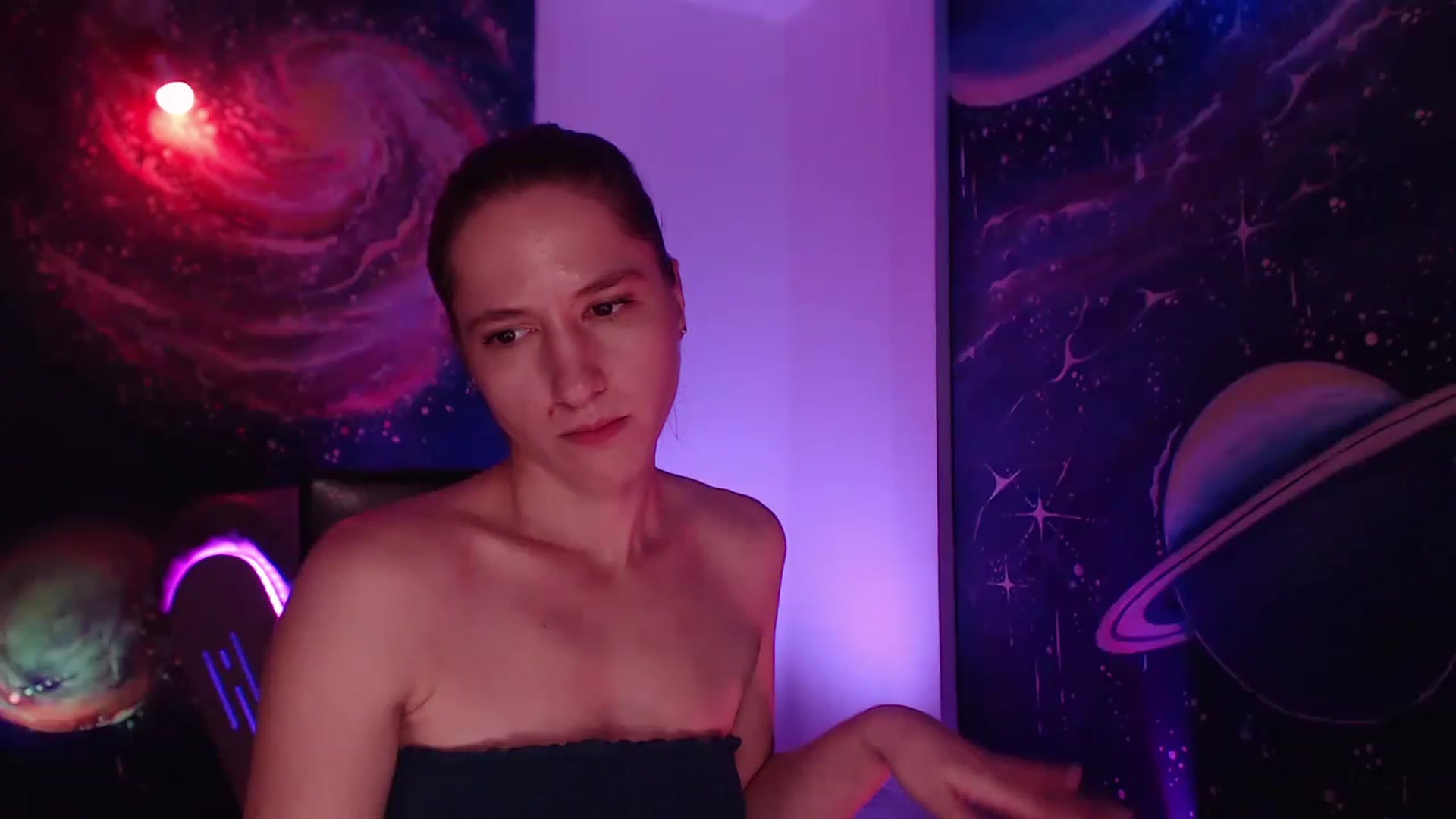 Gallery image thumbnail from IntruderRorry's myfreecams stream on, 12/16/2022, 15:13 image 10 of 20