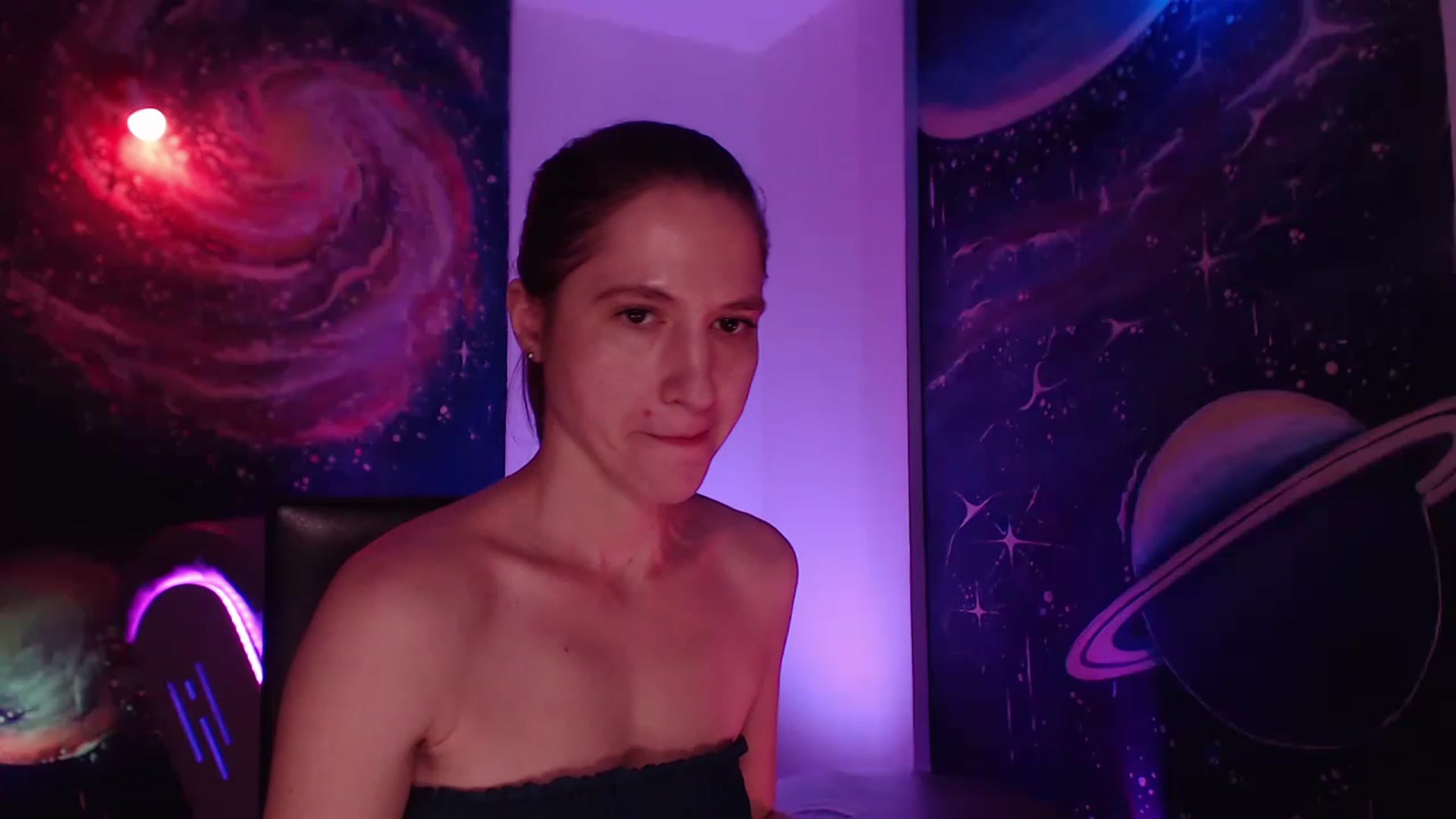 Gallery image thumbnail from IntruderRorry's myfreecams stream on, 12/16/2022, 15:13 image 2 of 20