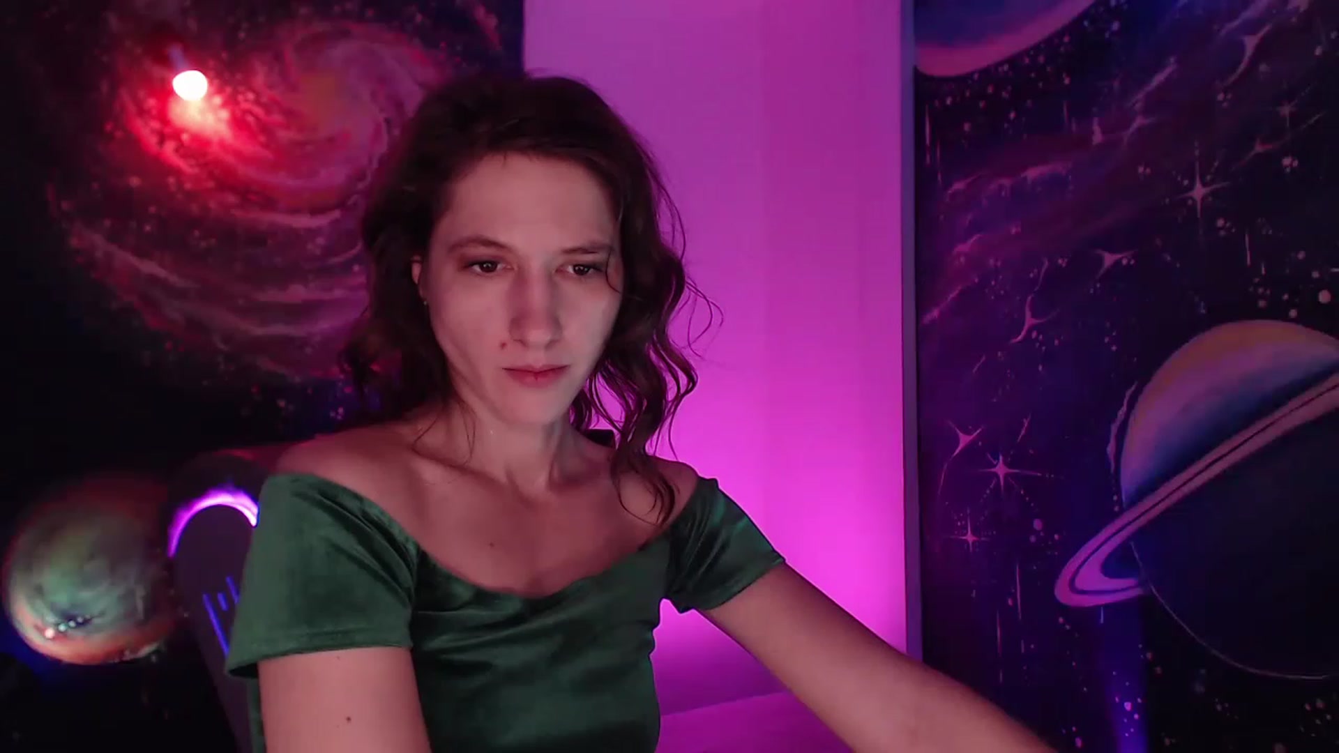 Gallery image thumbnail from IntruderRorry's myfreecams stream on, 12/18/2022, 11:57 image 9 of 20