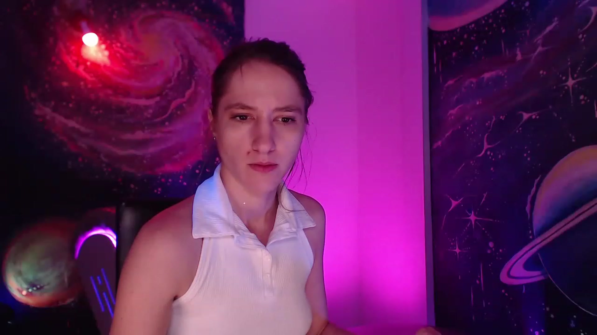 Gallery image thumbnail from IntruderRorry's myfreecams stream on, 12/19/2022, 11:05 image 2 of 20