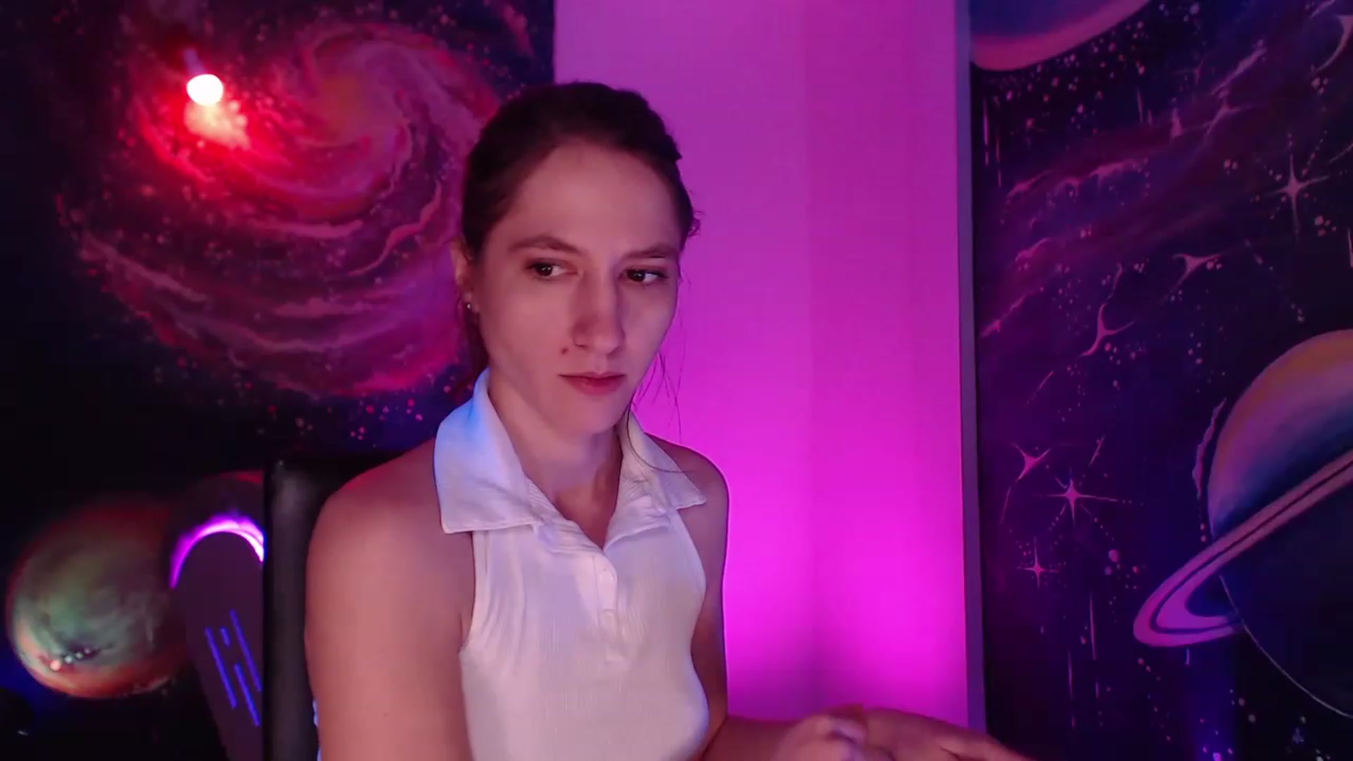 Gallery image thumbnail from IntruderRorry's myfreecams stream on, 12/19/2022, 11:05 image 3 of 20