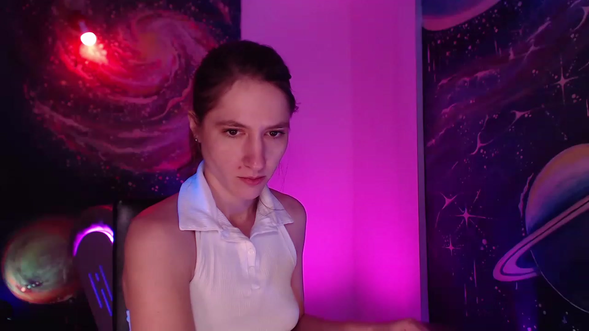 Gallery image thumbnail from IntruderRorry's myfreecams stream on, 12/19/2022, 11:05 image 6 of 20