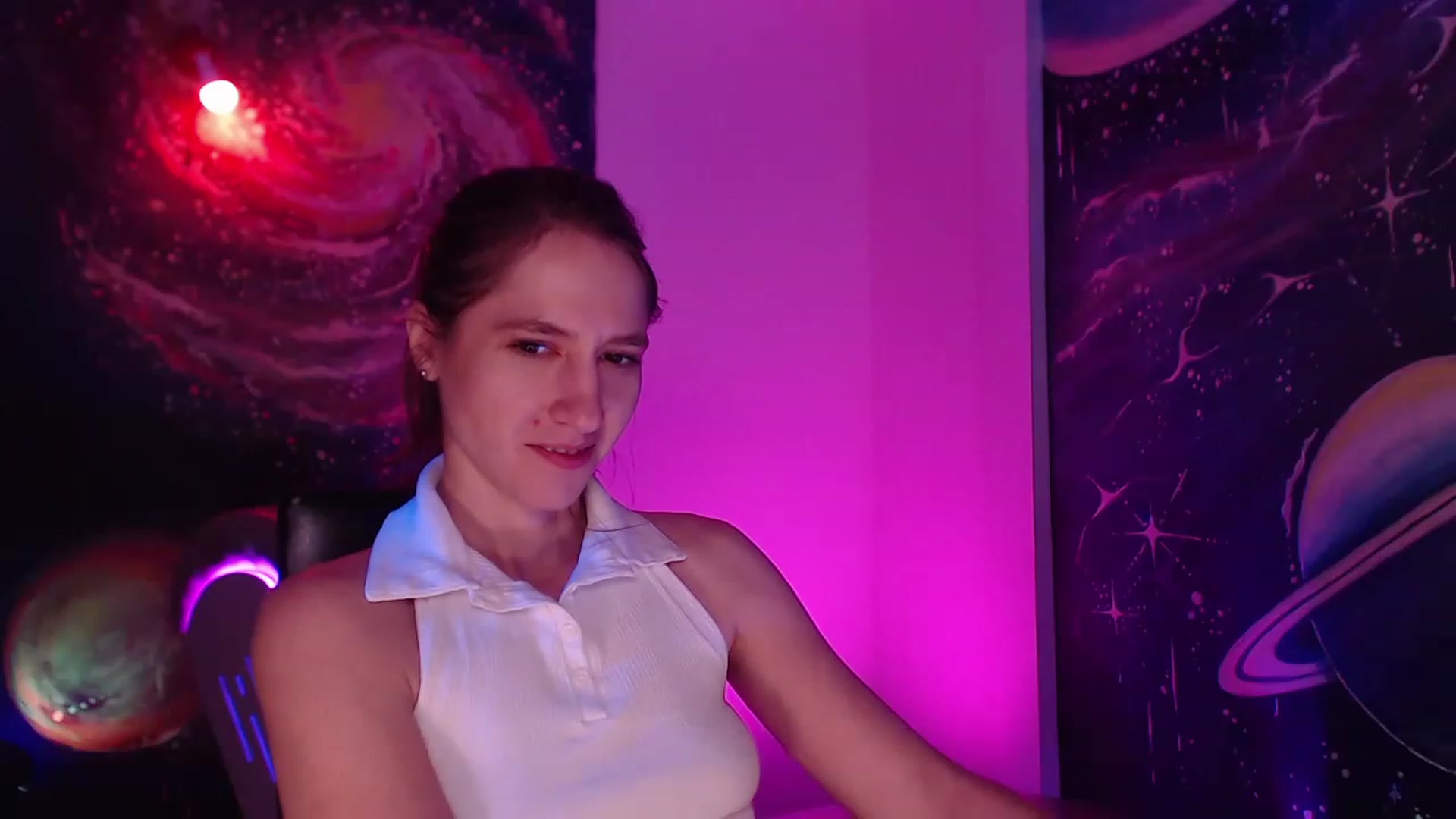 Gallery image thumbnail from IntruderRorry's myfreecams stream on, 12/19/2022, 11:05 image 9 of 20