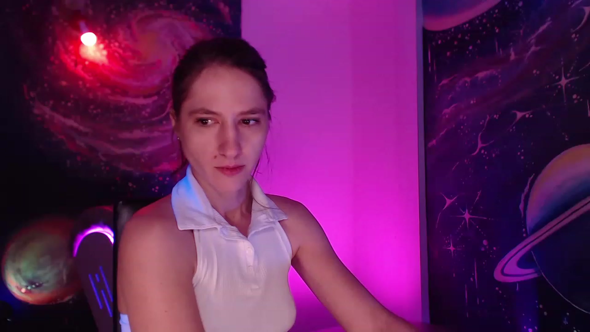 Gallery image thumbnail from IntruderRorry's myfreecams stream on, 12/19/2022, 11:05 image 5 of 20