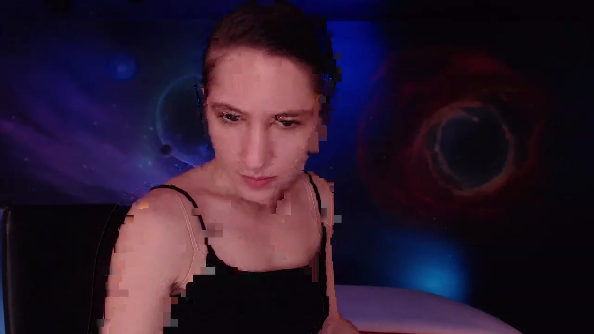 Gallery image thumbnail from IntruderRorry's myfreecams stream on, 12/20/2022, 10:18 image 19 of 20