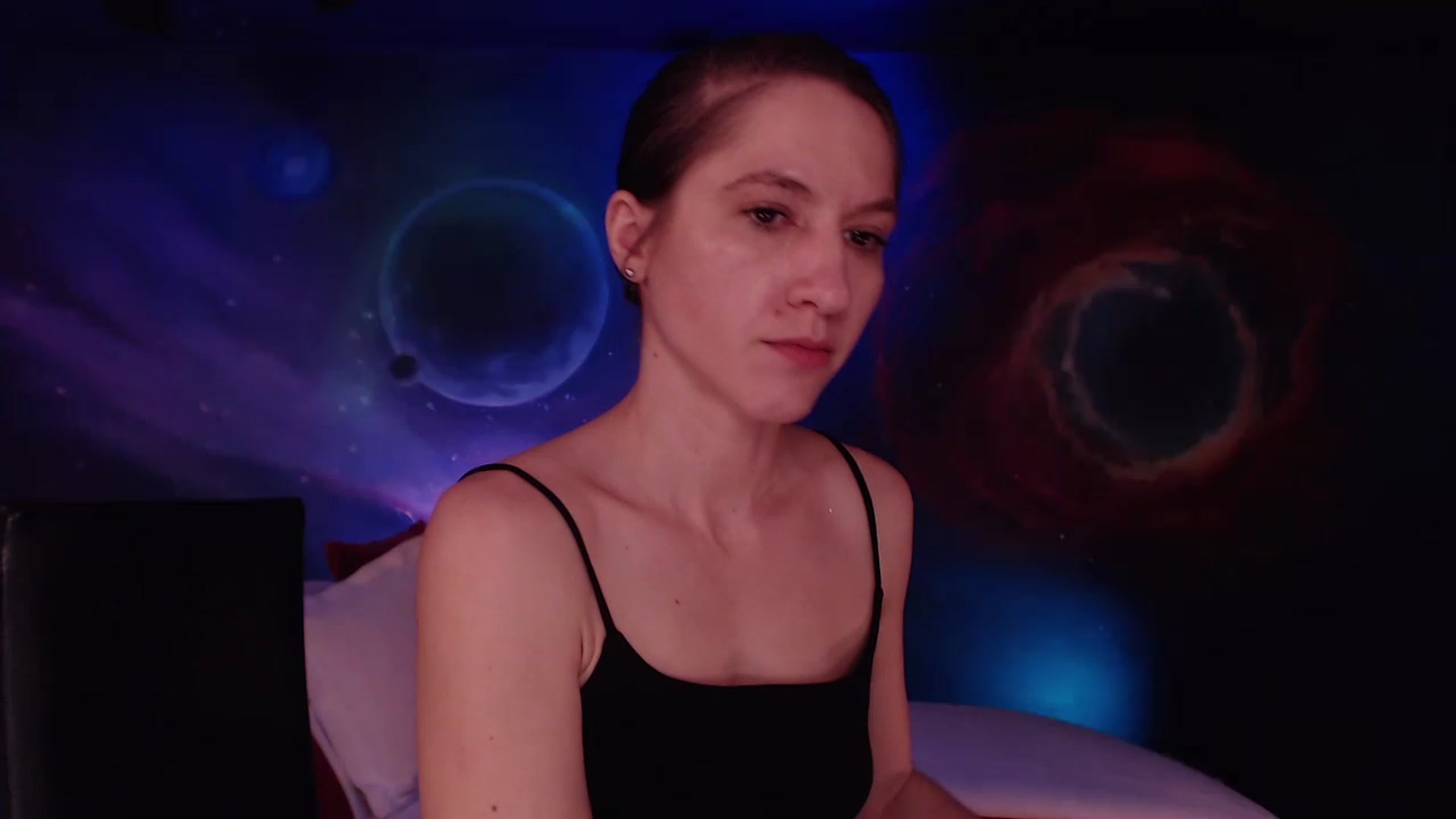 Gallery image thumbnail from IntruderRorry's myfreecams stream on, 12/20/2022, 13:06 image 7 of 20