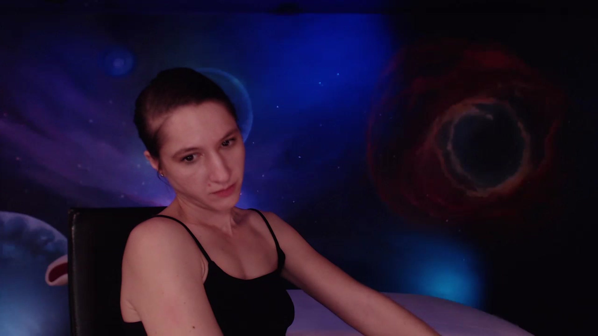 Gallery image thumbnail from IntruderRorry's myfreecams stream on, 12/20/2022, 13:06 image 18 of 20