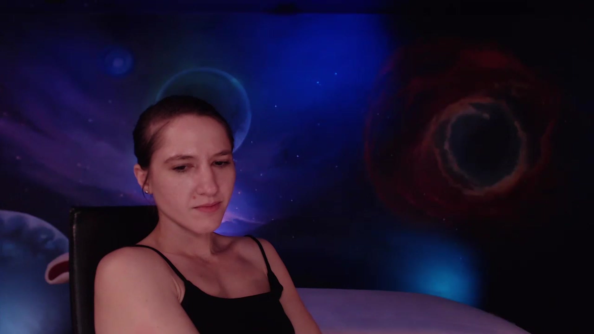 Gallery image thumbnail from IntruderRorry's myfreecams stream on, 12/20/2022, 13:06 image 17 of 20