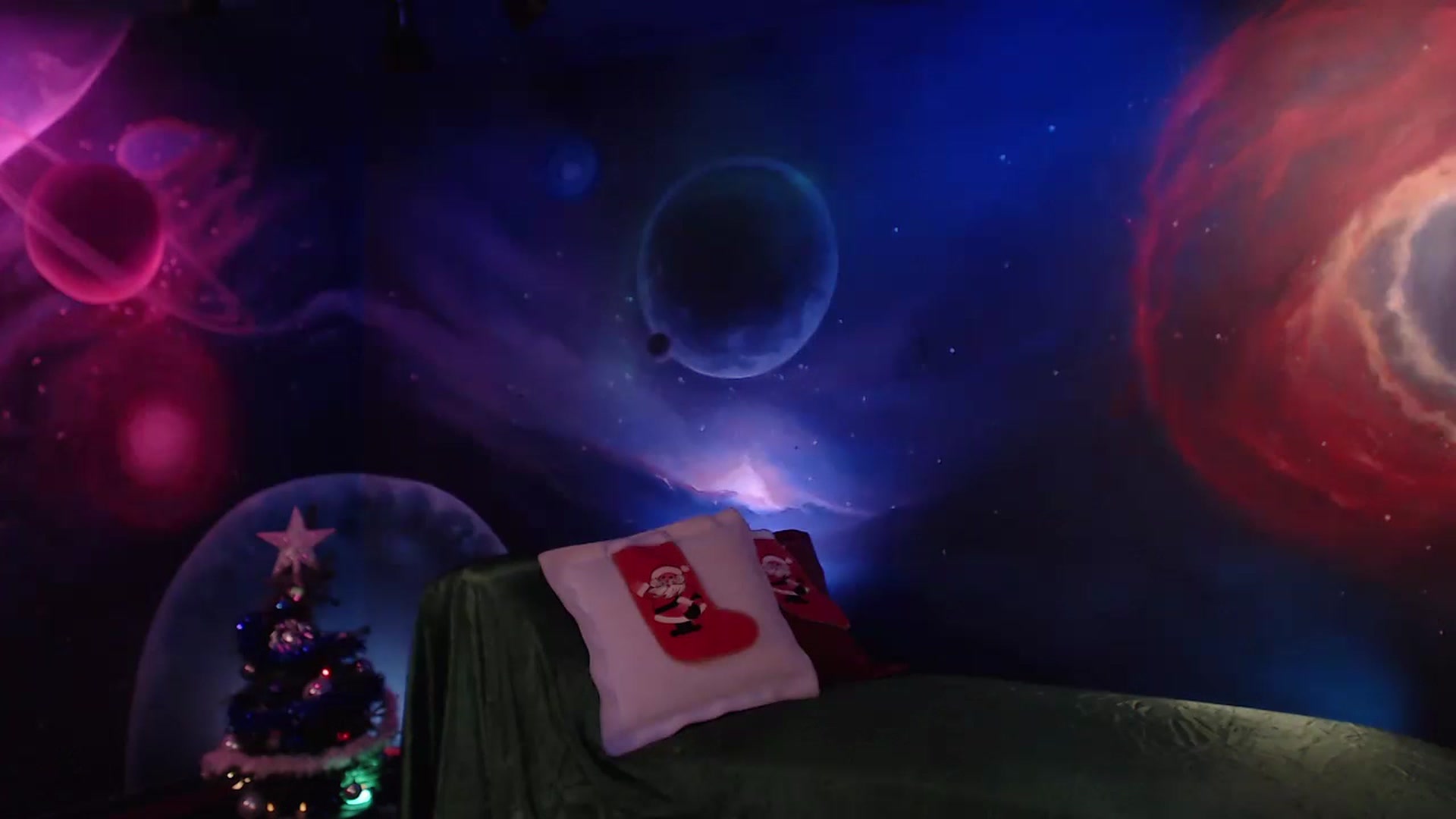 Gallery image thumbnail from IntruderRorry's myfreecams stream on, 12/24/2022, 13:27 image 7 of 20