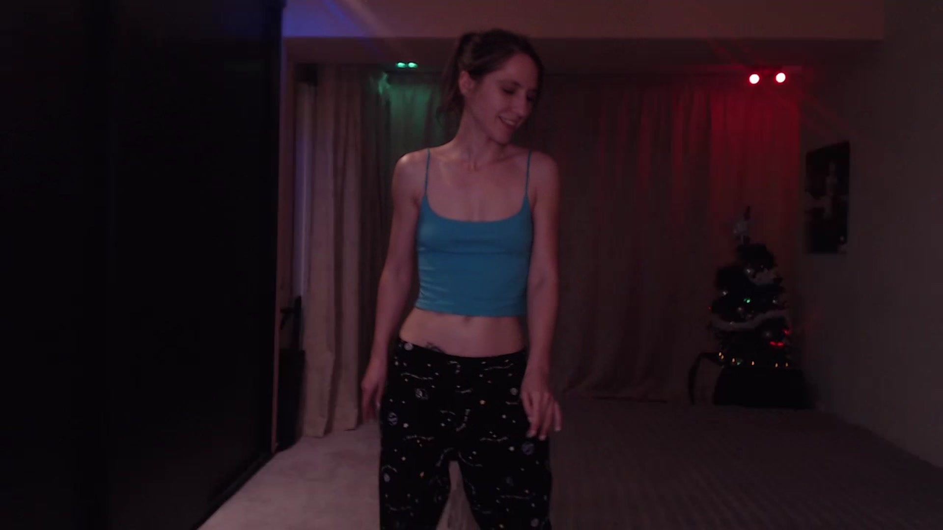 Gallery image thumbnail from IntruderRorry's myfreecams stream on, 12/26/2022, 15:17 image 18 of 20