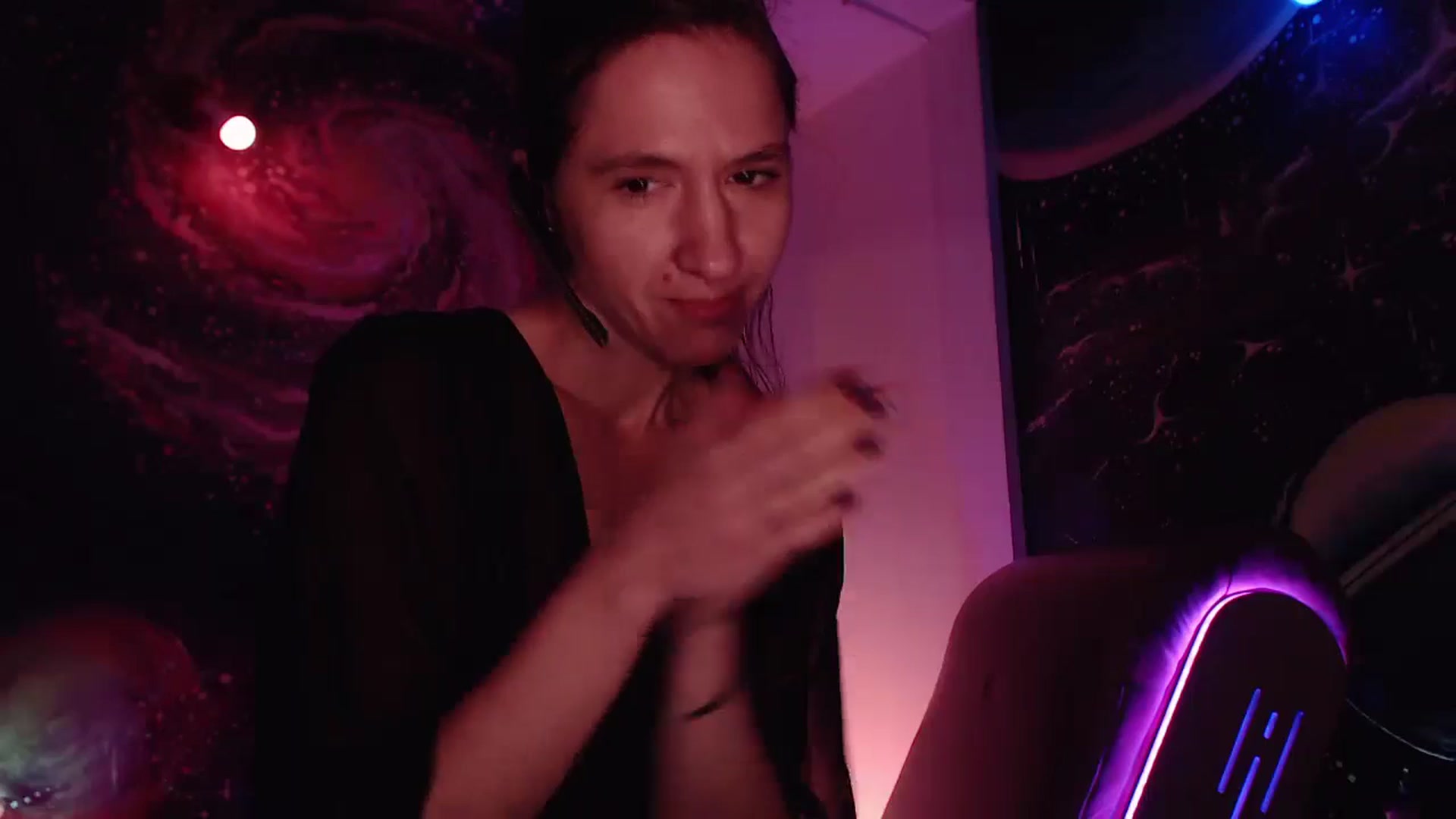 Gallery image thumbnail from IntruderRorry's myfreecams stream on, 10/14/2024, 07:22 image 18 of 20