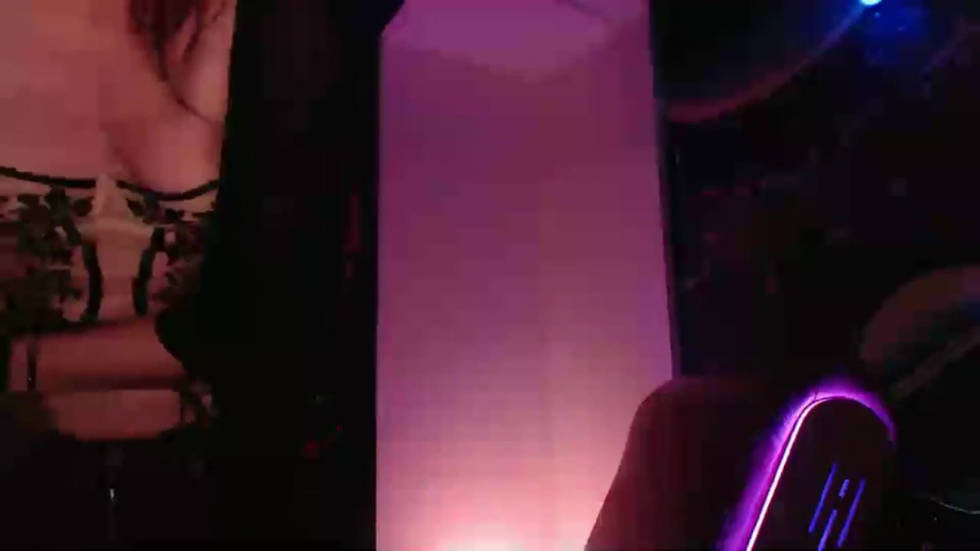 Gallery image thumbnail from IntruderRorry's myfreecams stream on, 10/14/2024, 09:58 image 12 of 20