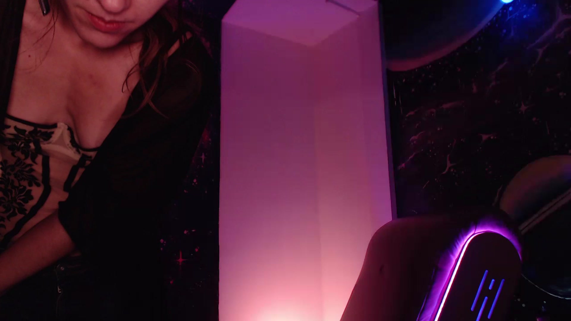Gallery image thumbnail from IntruderRorry's myfreecams stream on, 10/14/2024, 09:58 image 4 of 20