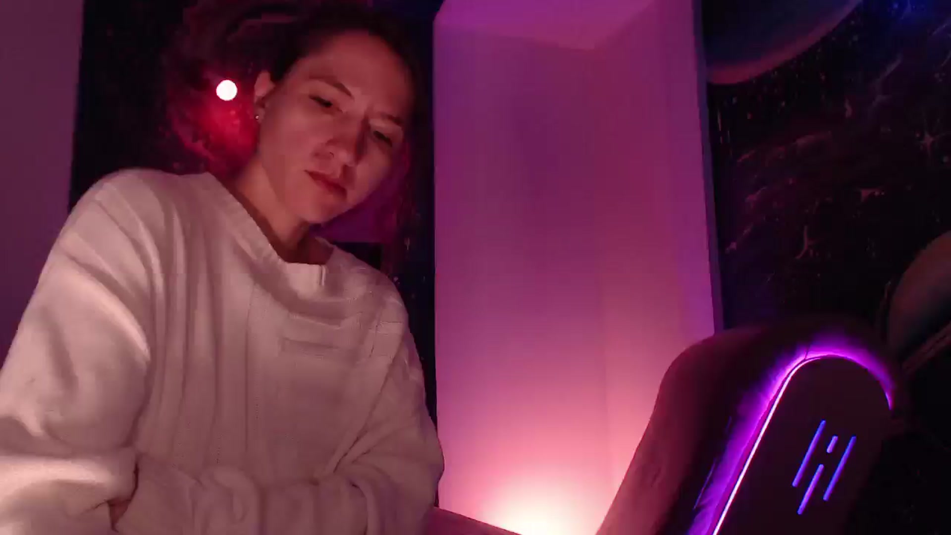 Gallery image thumbnail from IntruderRorry's myfreecams stream on, 10/25/2024, 06:36 image 18 of 20