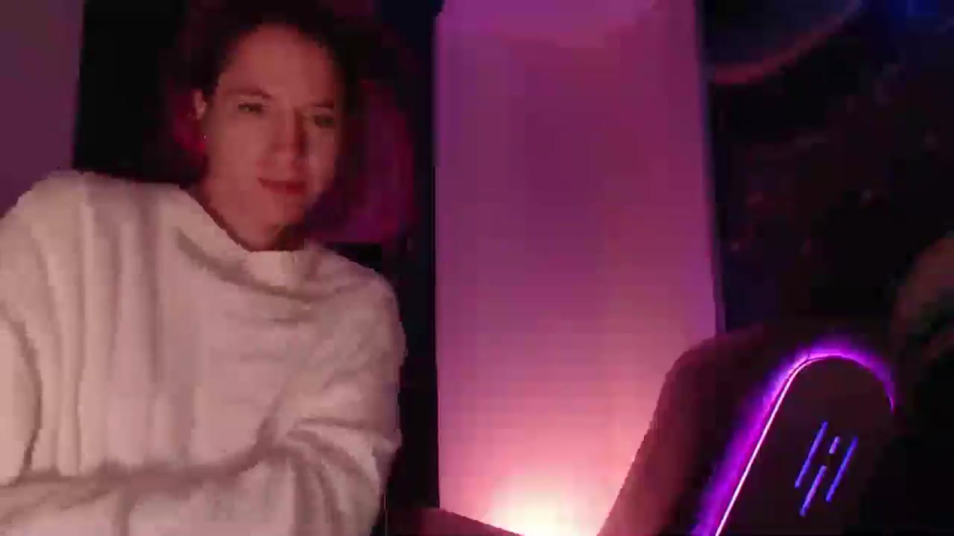 Gallery image thumbnail from IntruderRorry's myfreecams stream on, 10/25/2024, 06:36 image 10 of 20
