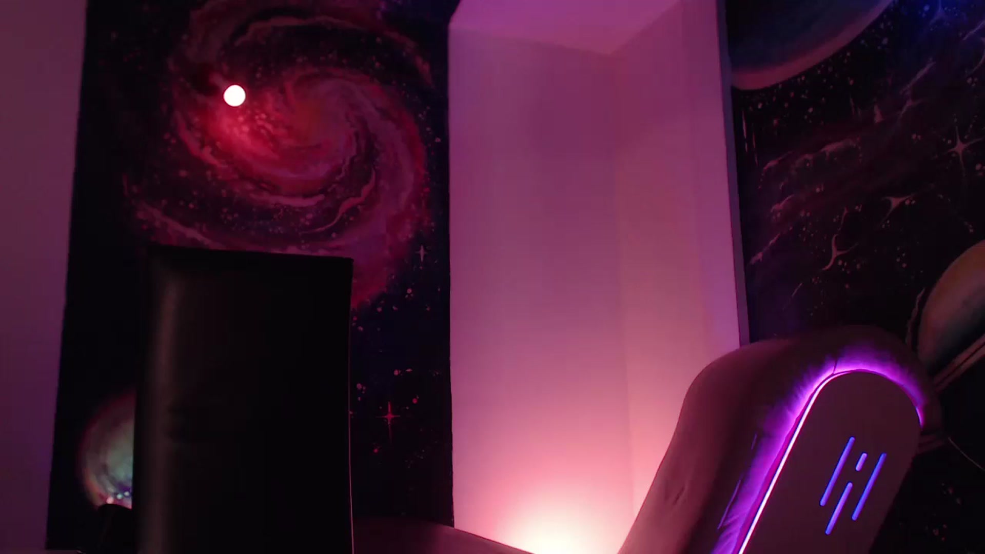 Gallery image thumbnail from IntruderRorry's myfreecams stream on, 10/25/2024, 07:29 image 16 of 20