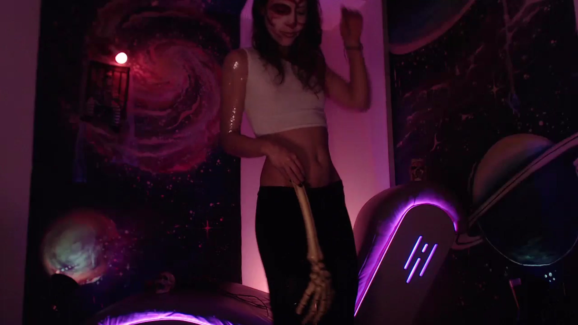 Gallery image thumbnail from IntruderRorry's myfreecams stream on, 10/27/2024, 08:42 image 10 of 20
