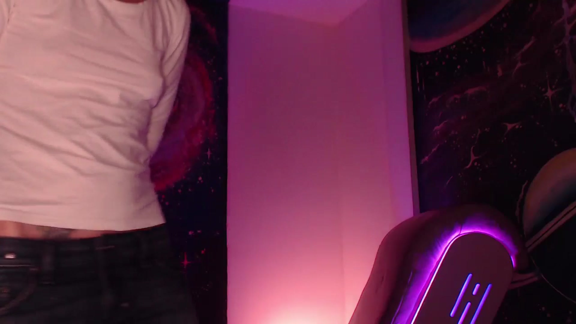 Gallery image thumbnail from IntruderRorry's myfreecams stream on, 10/28/2024, 08:08 image 19 of 20