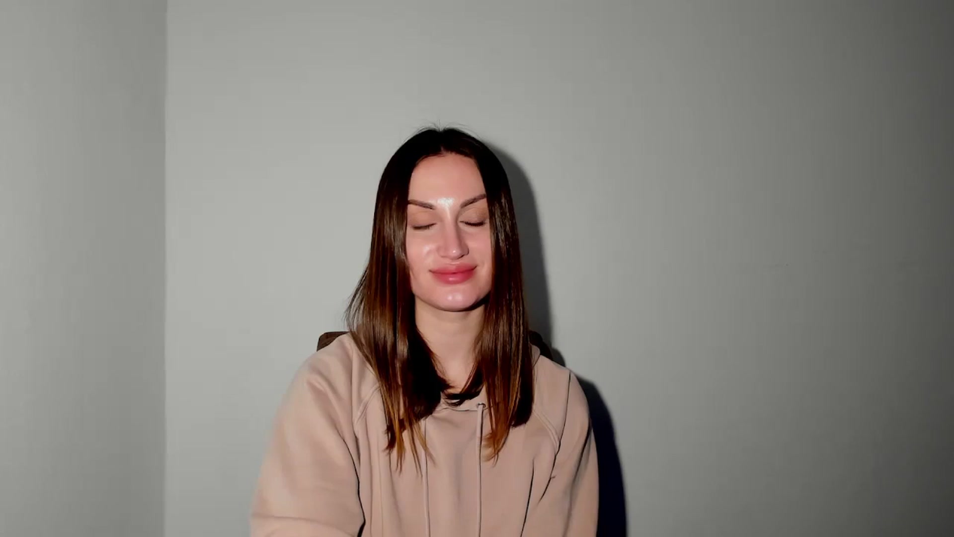 Gallery image thumbnail from IraGreen's myfreecams stream on, 03/09/2025, 18:44 image 14 of 20