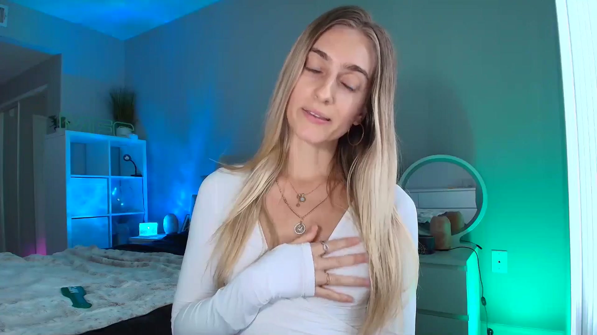 Gallery image thumbnail from Irina_VQ's myfreecams stream on, 02/11/2026, 24:06 image 19 of 20
