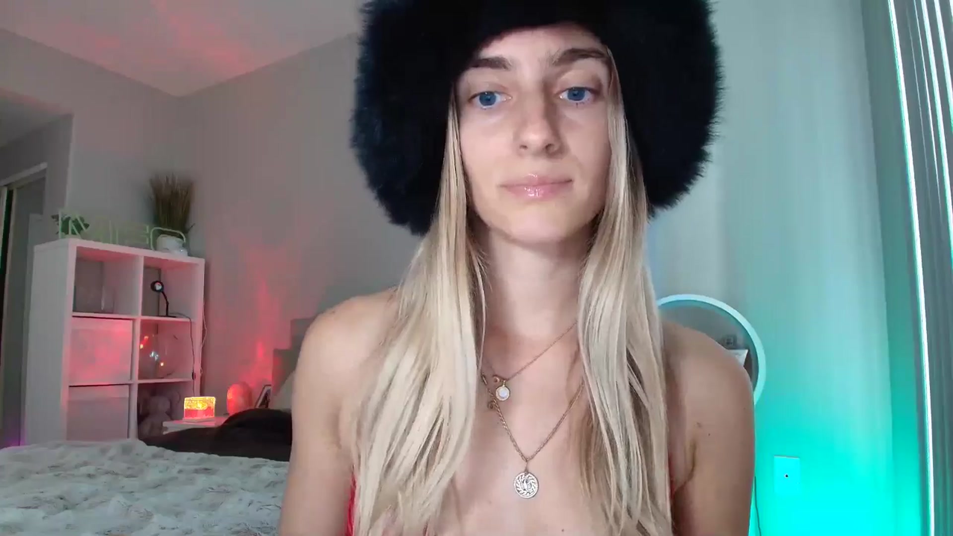 Gallery image thumbnail from Irina_VQ's myfreecams stream on, 02/14/2026, 21:40 image 18 of 20