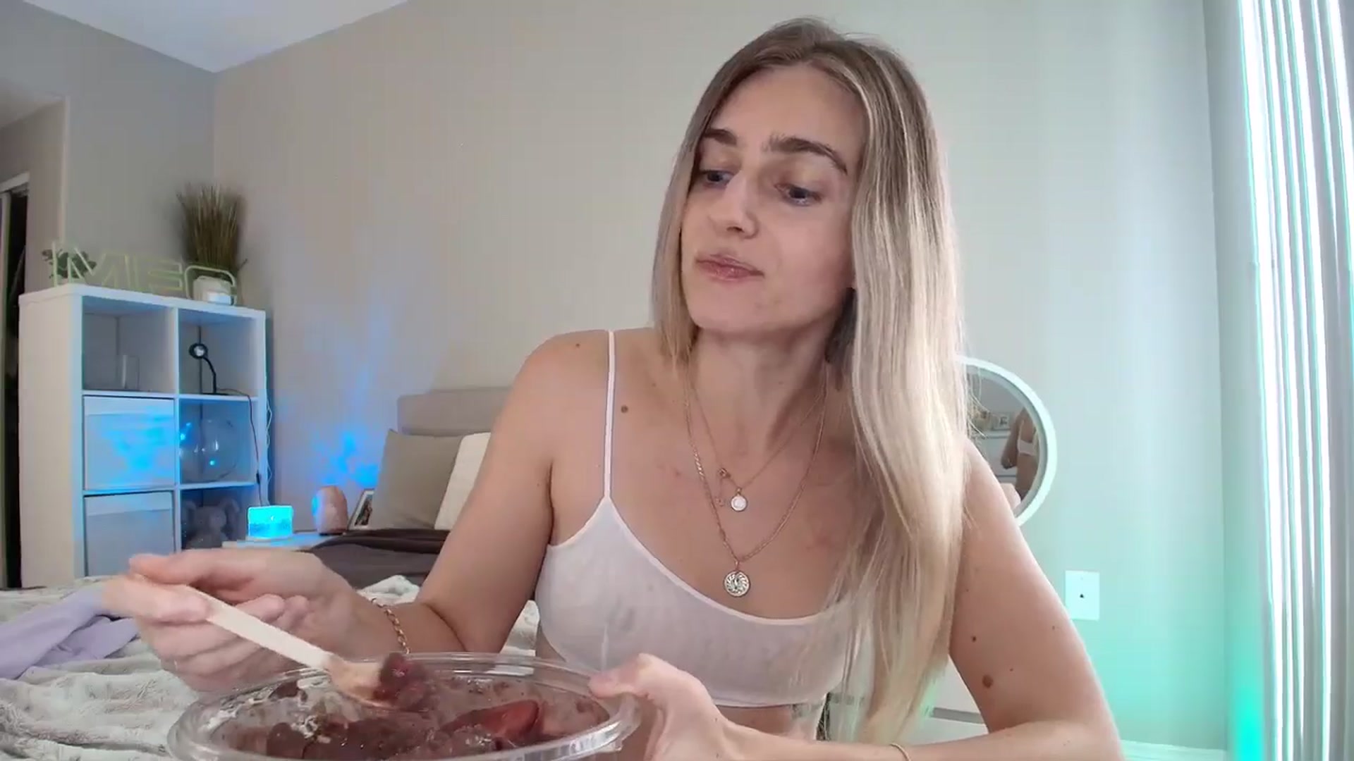 Gallery image thumbnail from Irina_VQ's myfreecams stream on, 03/11/2026, 24:17 image 10 of 20