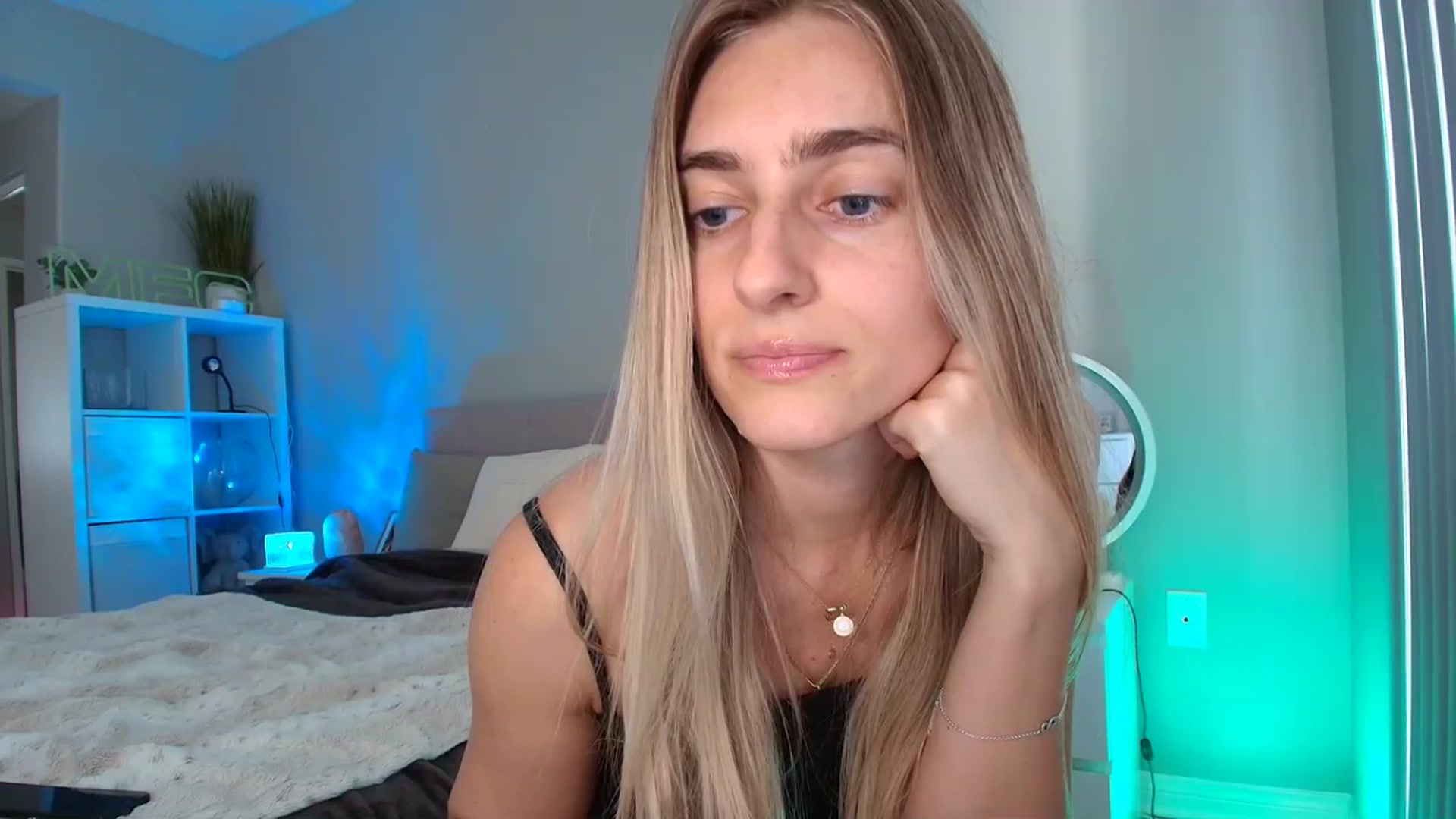 Gallery image thumbnail from Irina_VQ's myfreecams stream on, 03/14/2026, 21:41 image 16 of 20