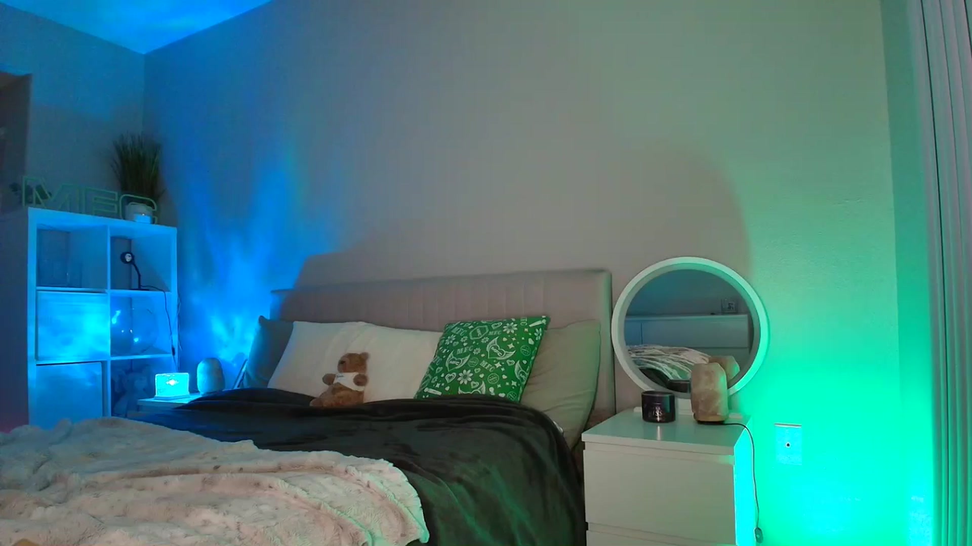 Gallery image thumbnail from Irina_VQ's myfreecams stream on, 03/30/2026, 06:56 image 8 of 20