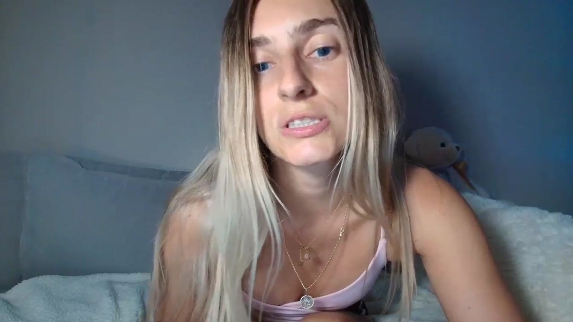 Gallery image thumbnail from Irina_VQ's myfreecams stream on, 03/31/2026, 06:04 image 11 of 20