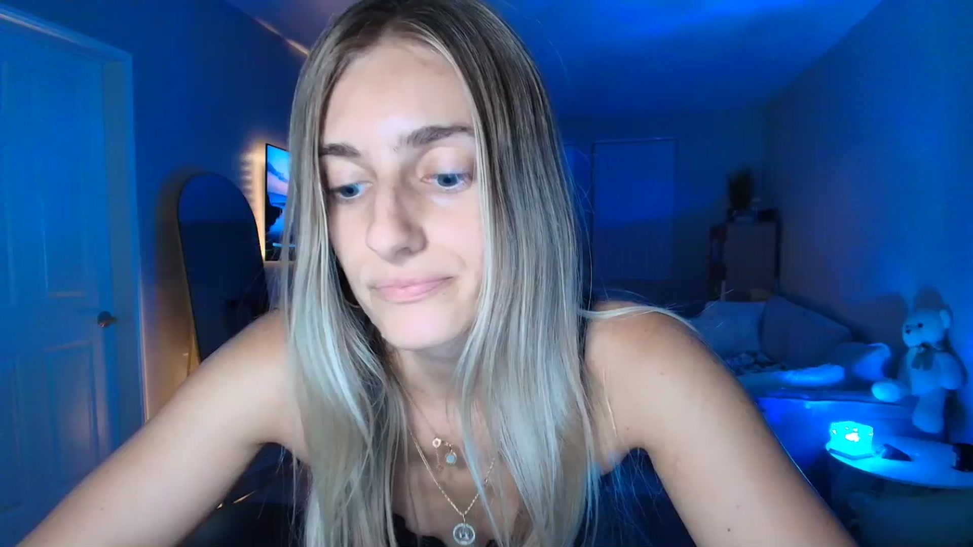 Gallery image thumbnail from Irina_VQ's myfreecams stream on, 04/01/2026, 05:49 image 15 of 20
