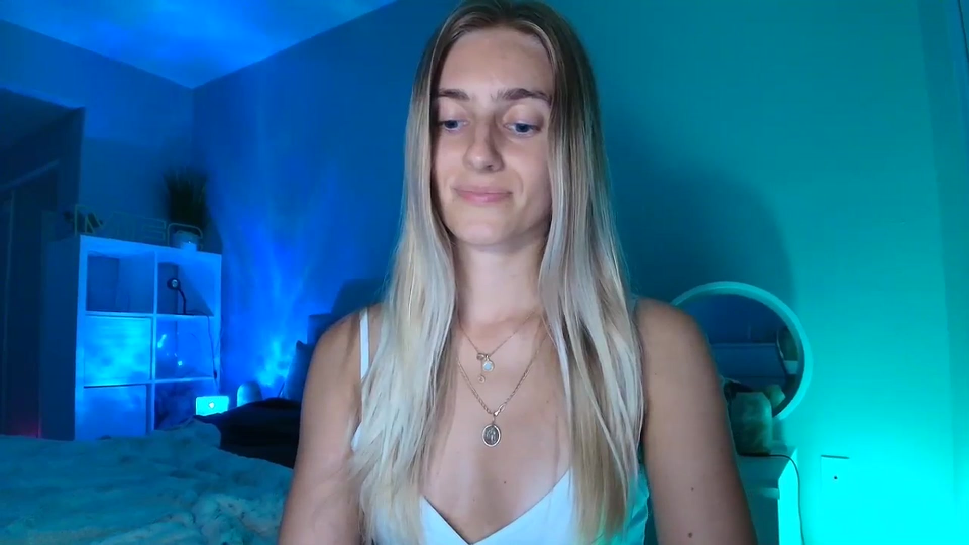 Gallery image thumbnail from Irina_VQ's myfreecams stream on, 04/05/2026, 04:02 image 15 of 20