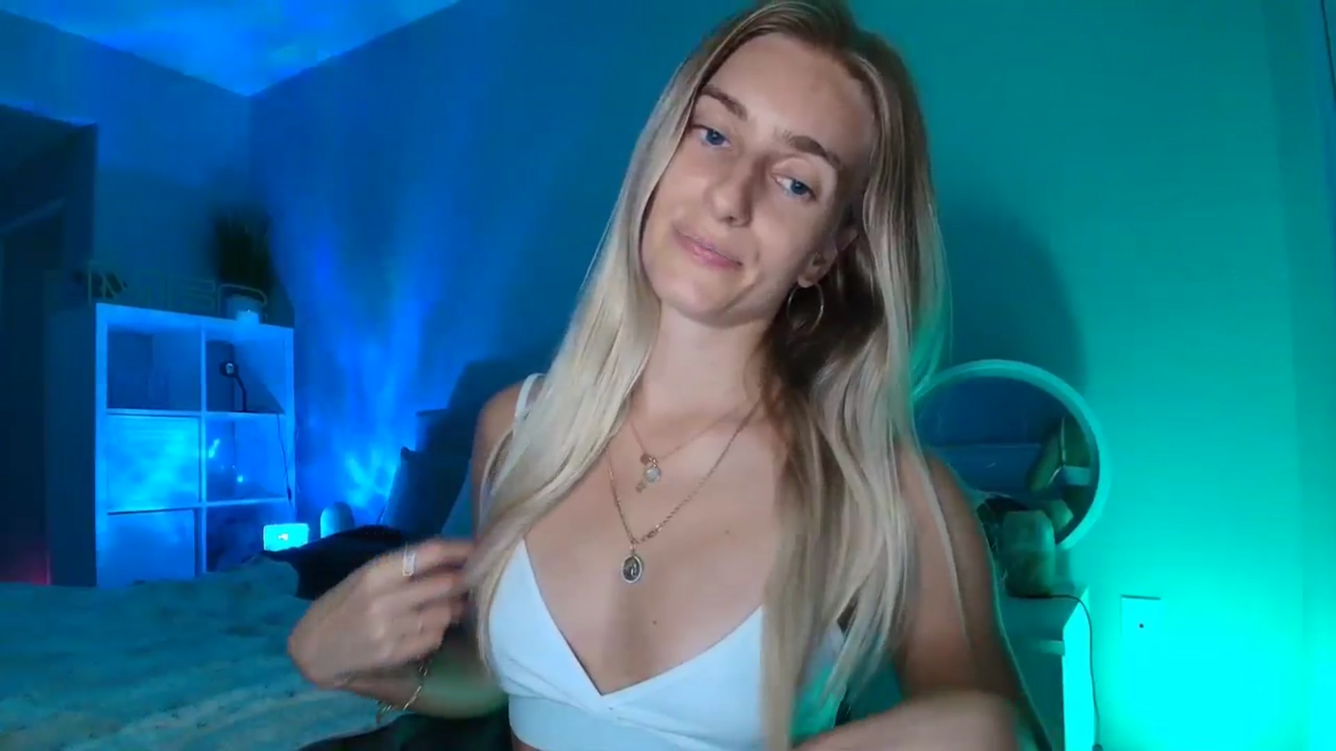 Gallery image thumbnail from Irina_VQ's myfreecams stream on, 04/05/2026, 04:02 image 7 of 20