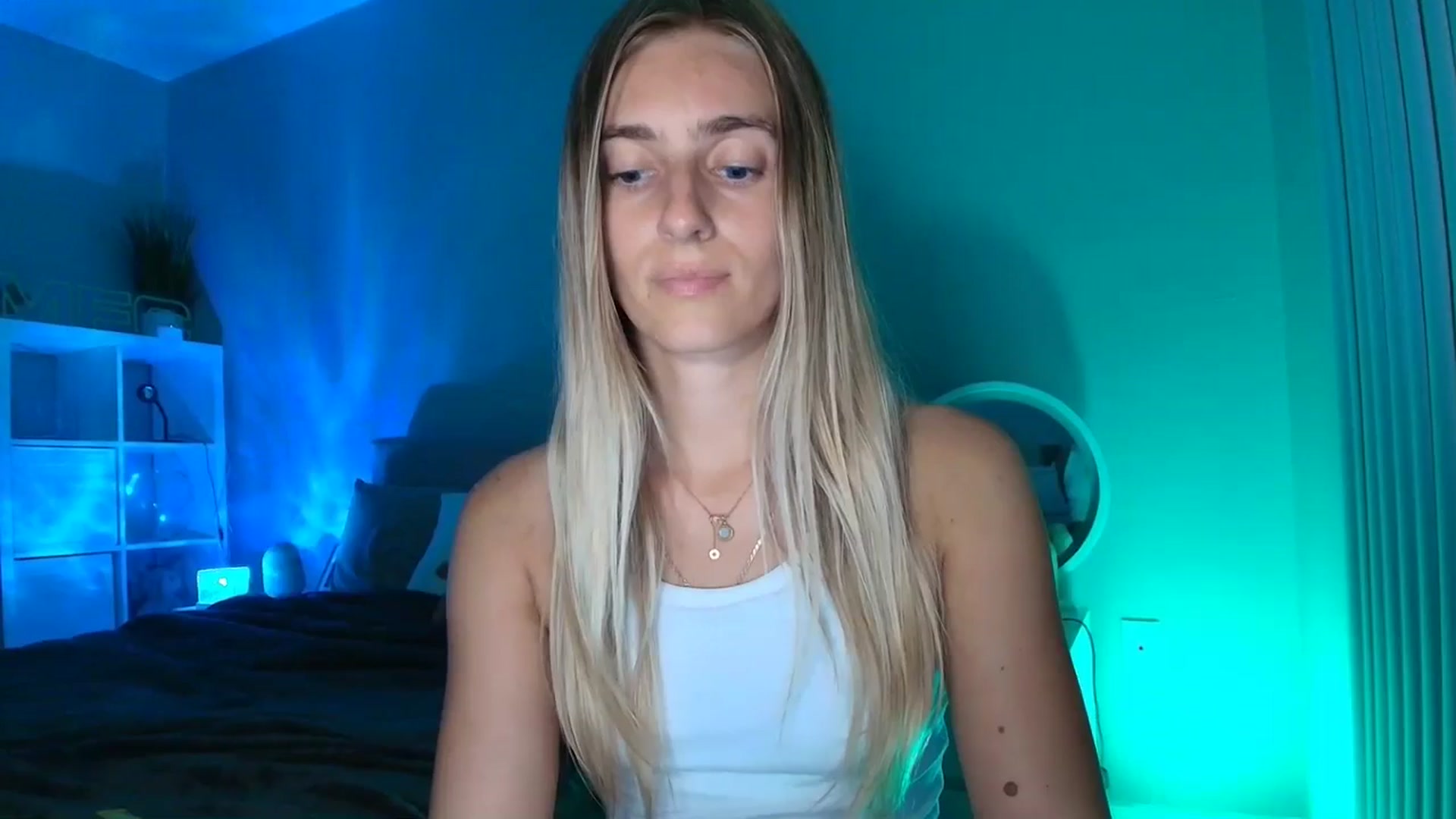 Gallery image thumbnail from Irina_VQ's myfreecams stream on, 04/06/2026, 05:04 image 16 of 20