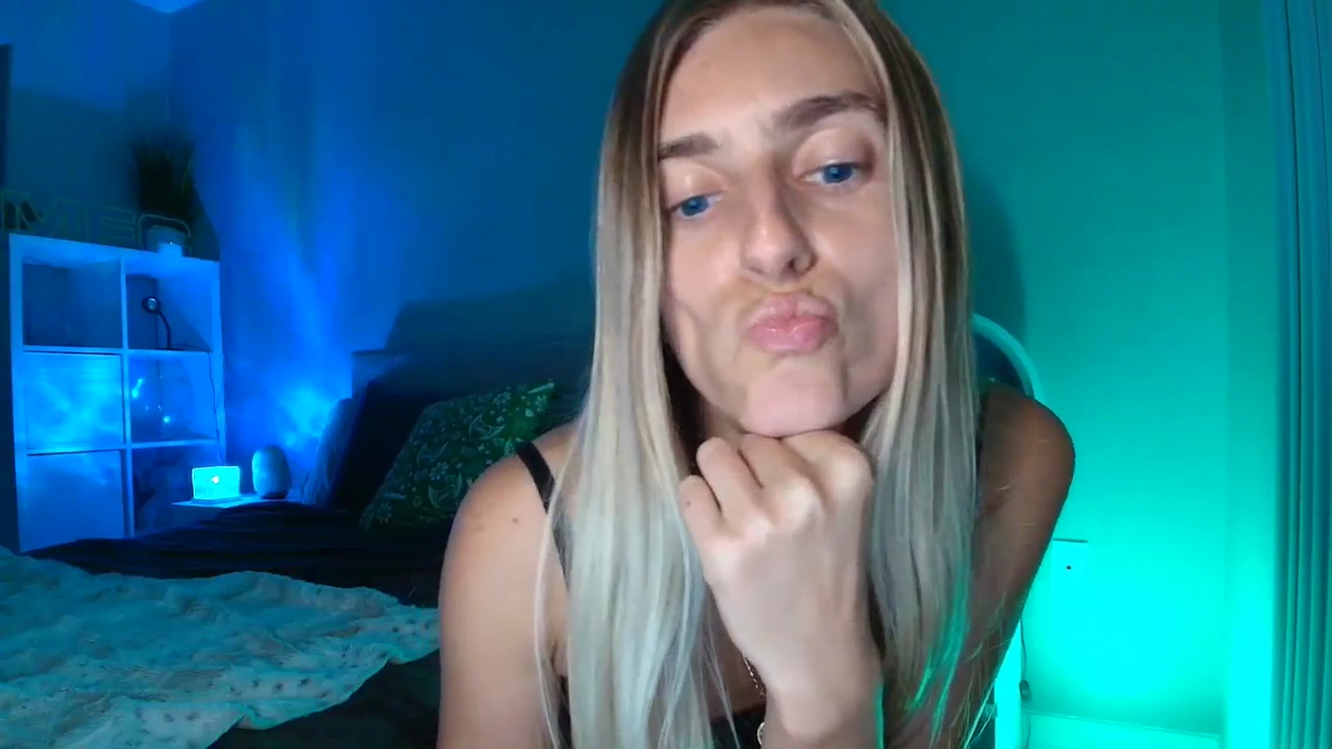 Gallery image thumbnail from Irina_VQ's myfreecams stream on, 04/08/2026, 04:06 image 16 of 20