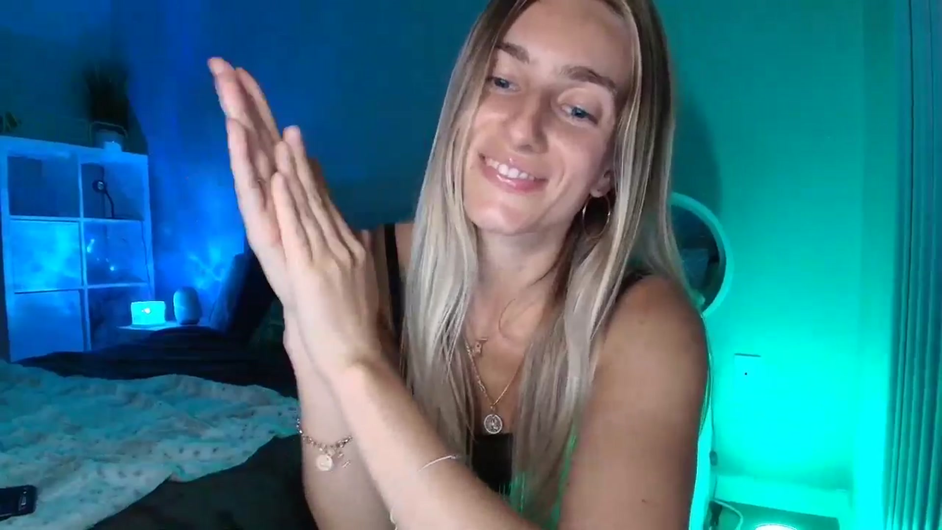 Gallery image thumbnail from Irina_VQ's myfreecams stream on, 04/08/2026, 04:06 image 17 of 20