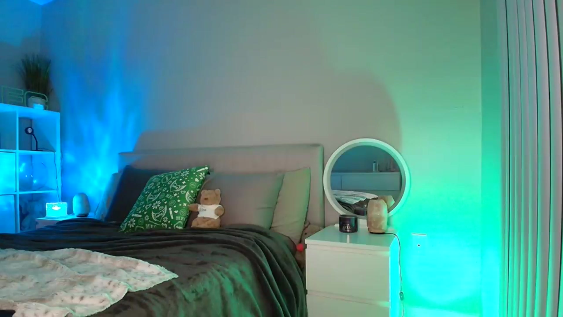 Gallery image thumbnail from Irina_VQ's myfreecams stream on, 04/08/2026, 05:26 image 13 of 20