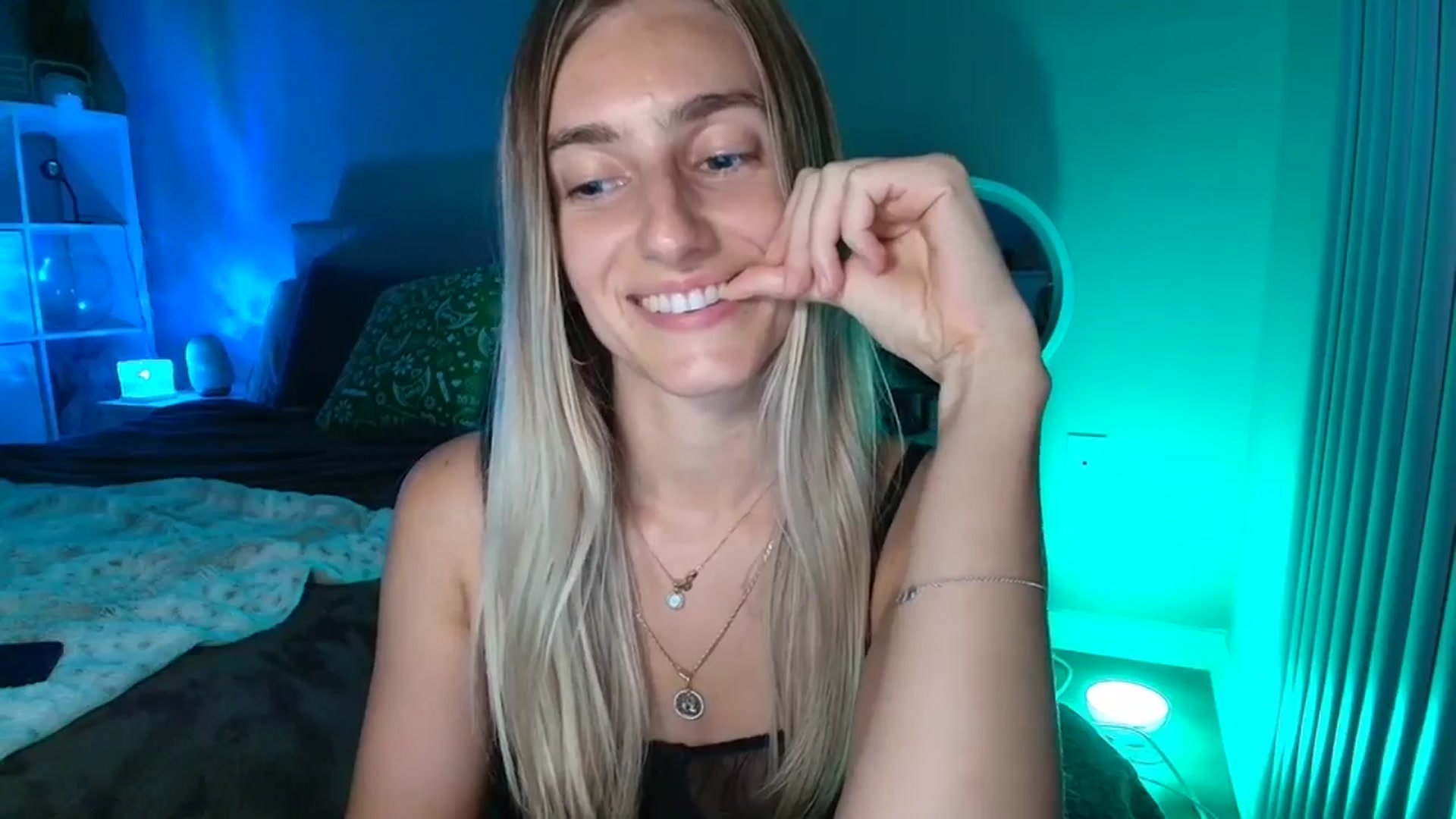 Gallery image thumbnail from Irina_VQ's myfreecams stream on, 04/08/2026, 06:58 image 2 of 20