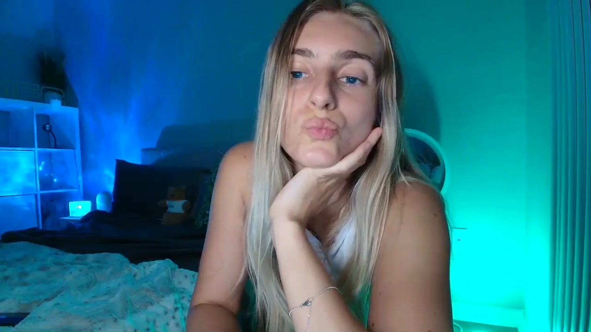 Gallery image thumbnail from Irina_VQ's myfreecams stream on, 04/09/2026, 05:54 image 11 of 20