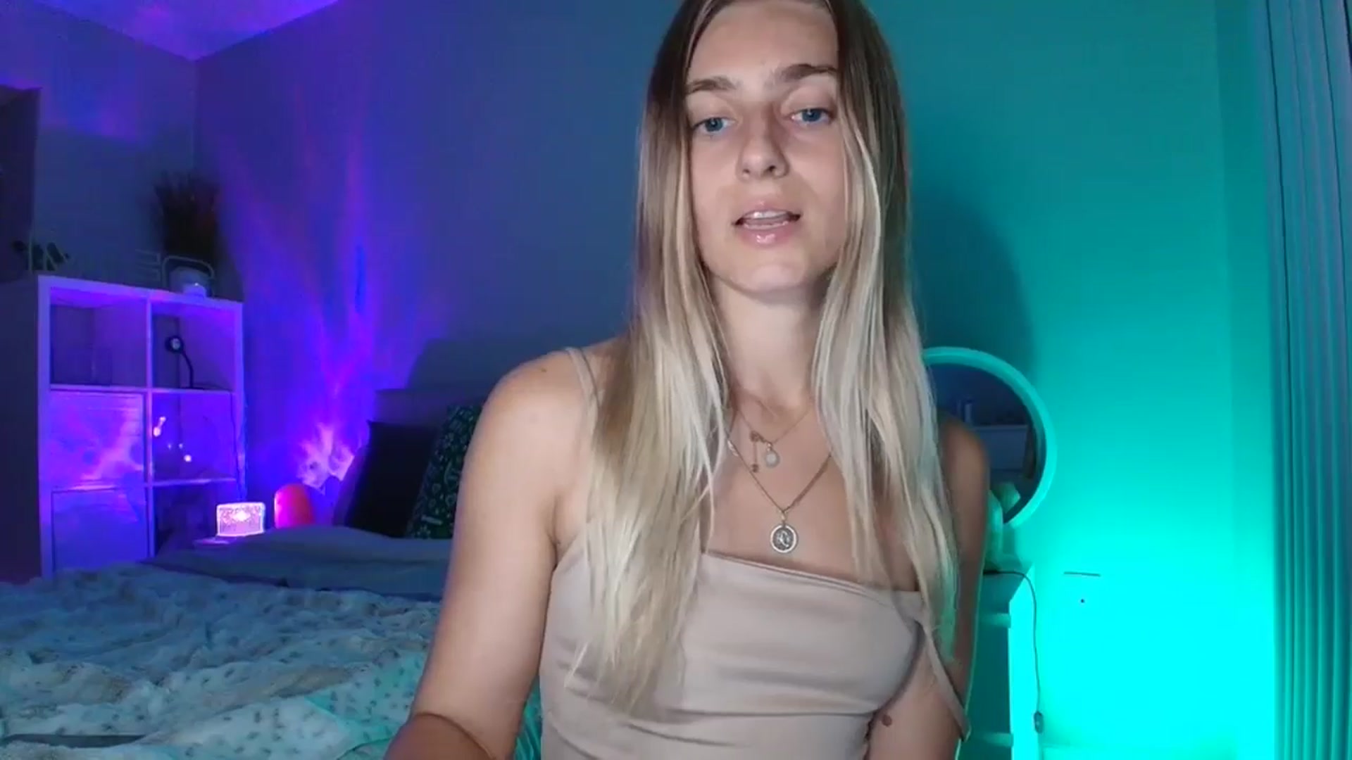 Gallery image thumbnail from Irina_VQ's myfreecams stream on, 04/16/2026, 06:24 image 16 of 20
