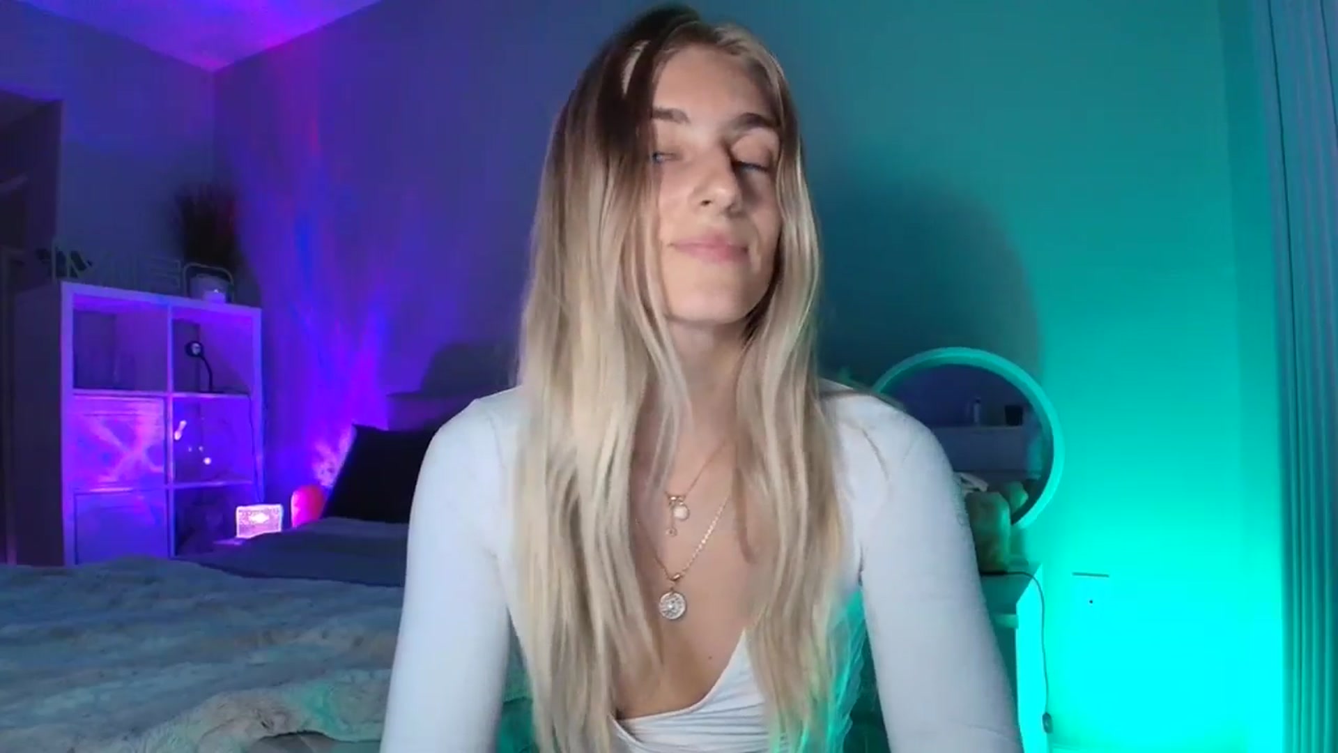 Gallery image thumbnail from Irina_VQ's myfreecams stream on, 04/20/2026, 06:17 image 19 of 20