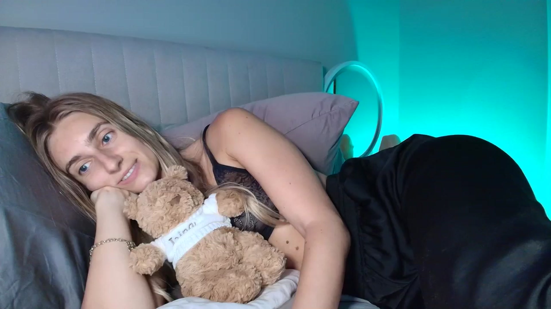 Gallery image thumbnail from Irina_VQ's myfreecams stream on, 05/02/2026, 06:56 image 9 of 20