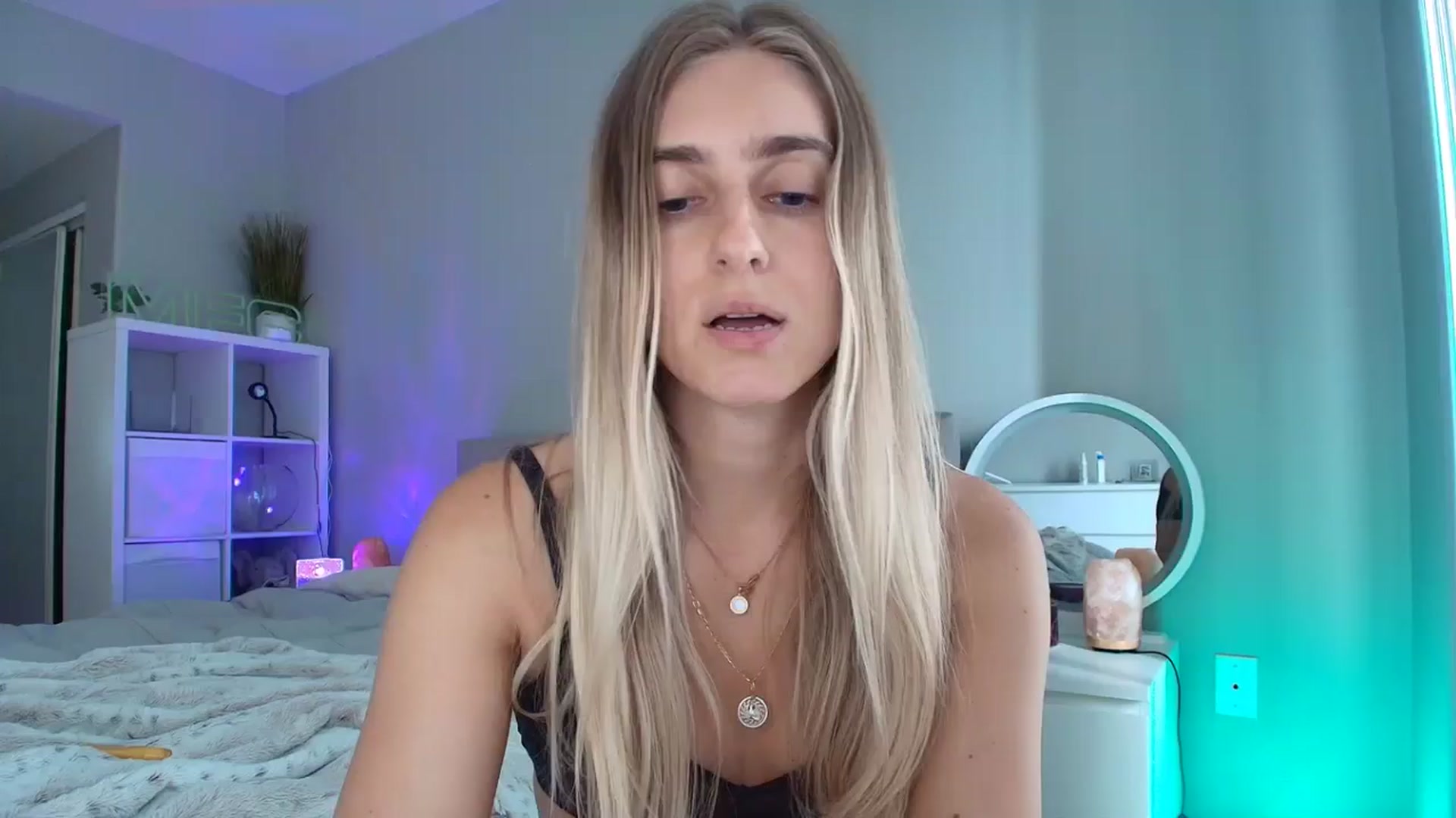 Gallery image thumbnail from Irina_VQ's myfreecams stream on, 05/02/2026, 23:35 image 18 of 20