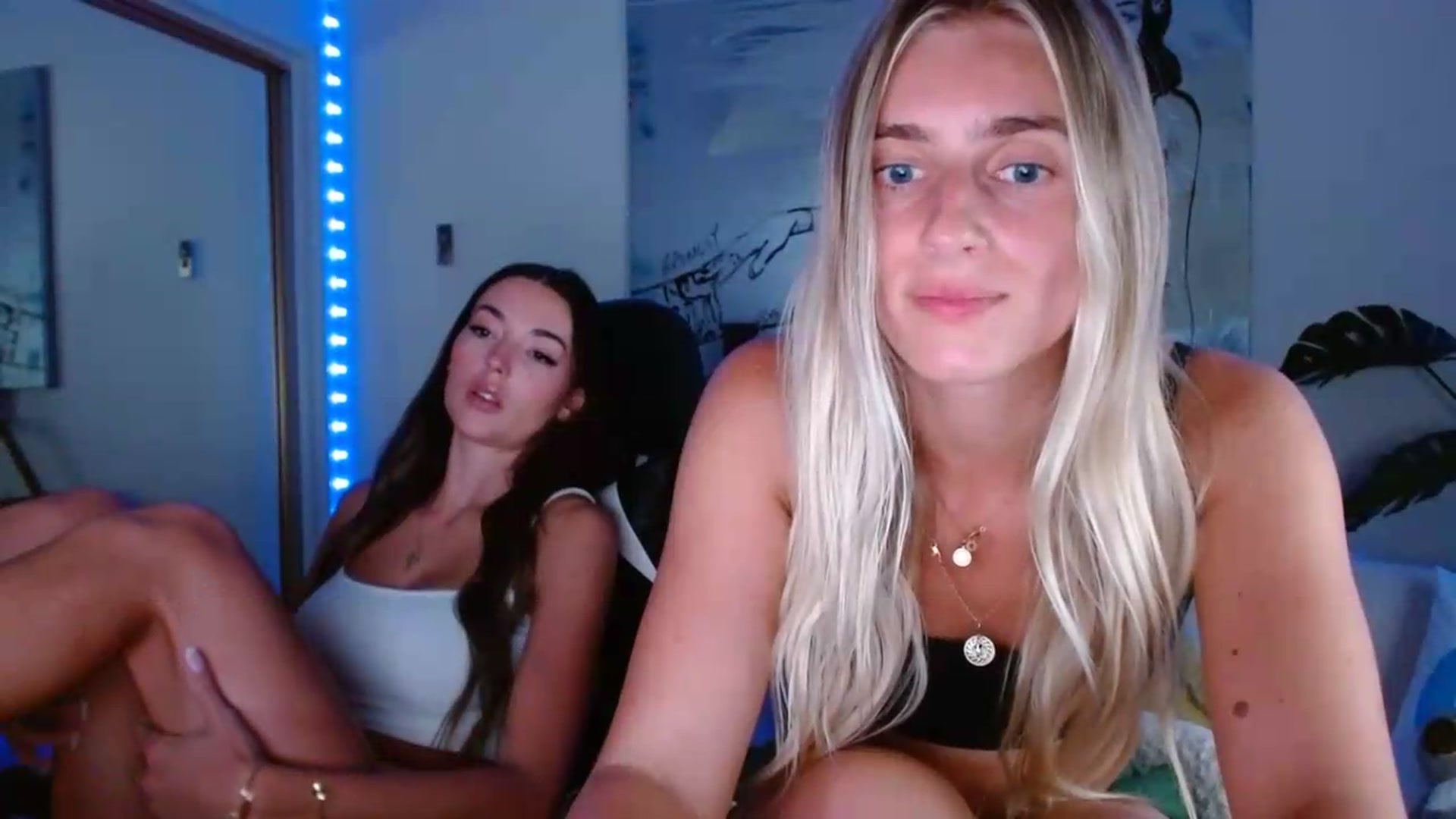 Gallery image thumbnail from Irina_VQ's myfreecams stream on, 08/10/2026, 04:53 image 9 of 20