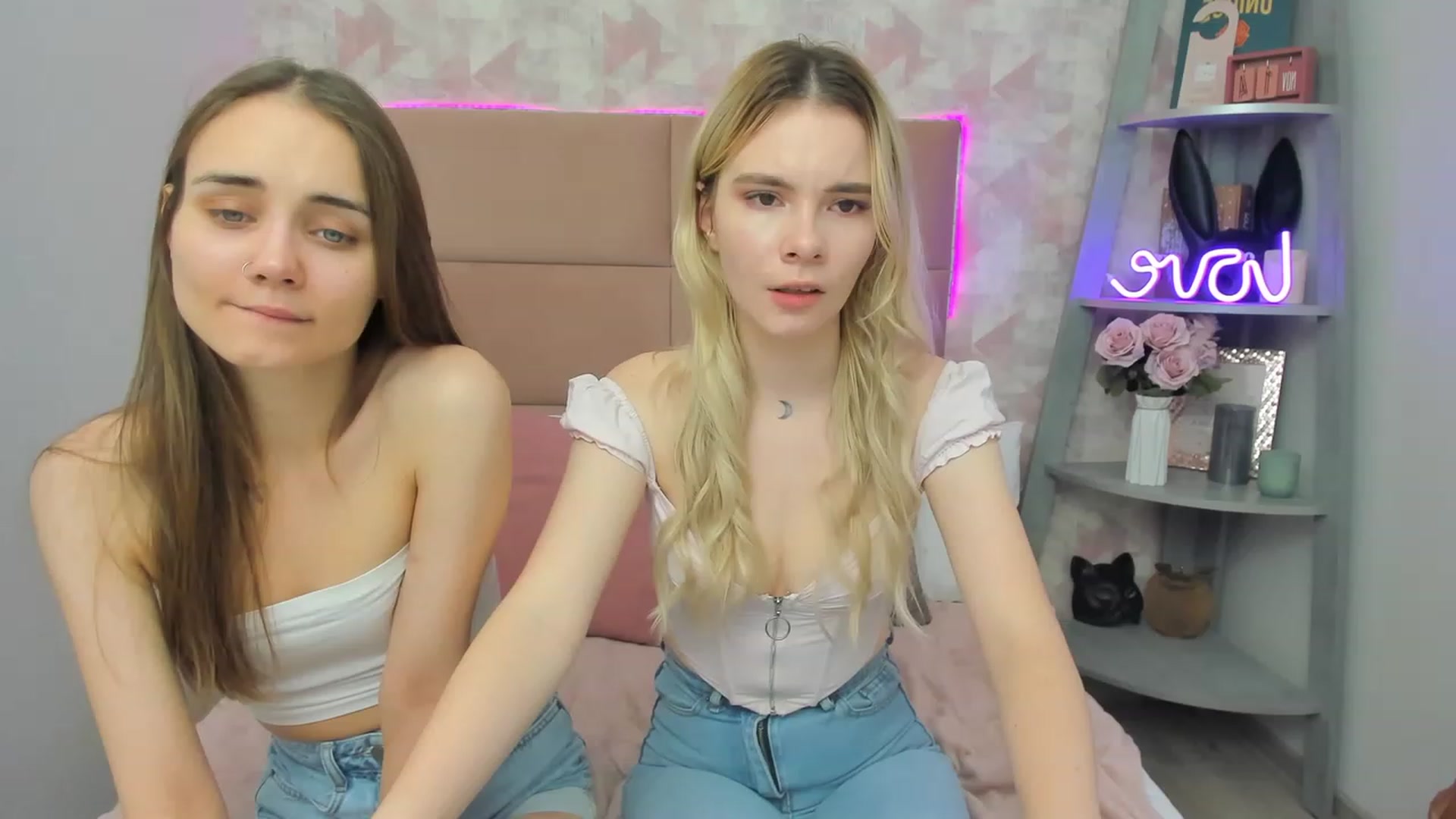 Gallery image thumbnail from IrisAdams's myfreecams stream on, 11/19/2022, 12:52 image 10 of 20