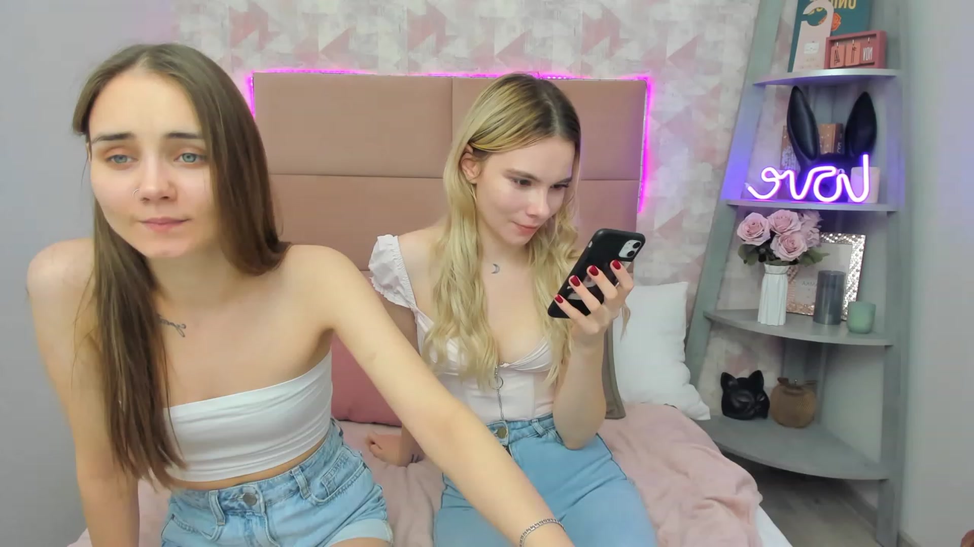 Gallery image thumbnail from IrisAdams's myfreecams stream on, 11/19/2022, 12:52 image 4 of 20