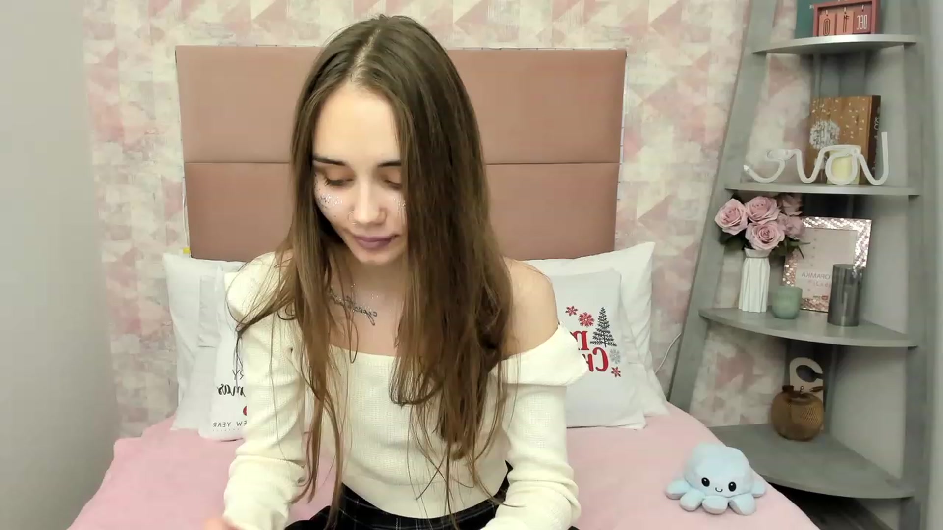 Gallery image thumbnail from IrisAdams's myfreecams stream on, 12/10/2022, 18:20 image 15 of 20