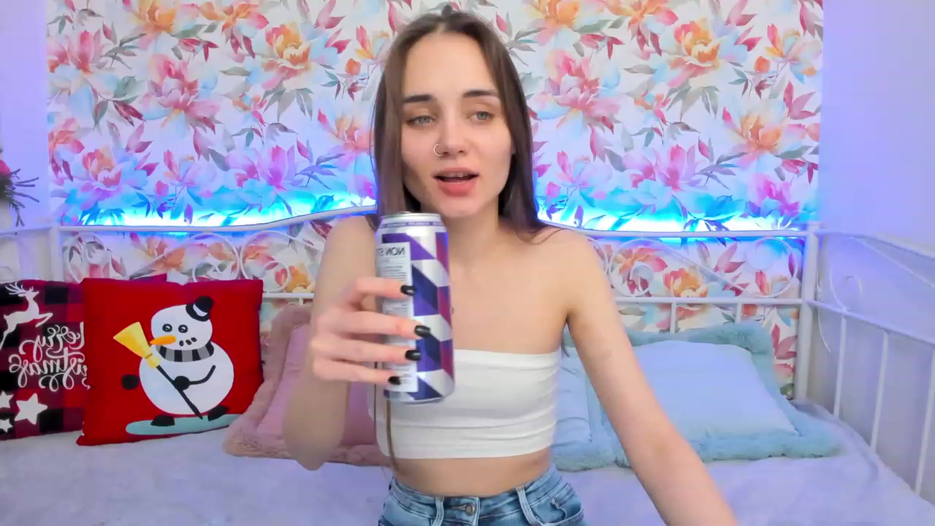 Gallery image thumbnail from IrisAdams's myfreecams stream on, 12/25/2022, 12:59 image 10 of 20