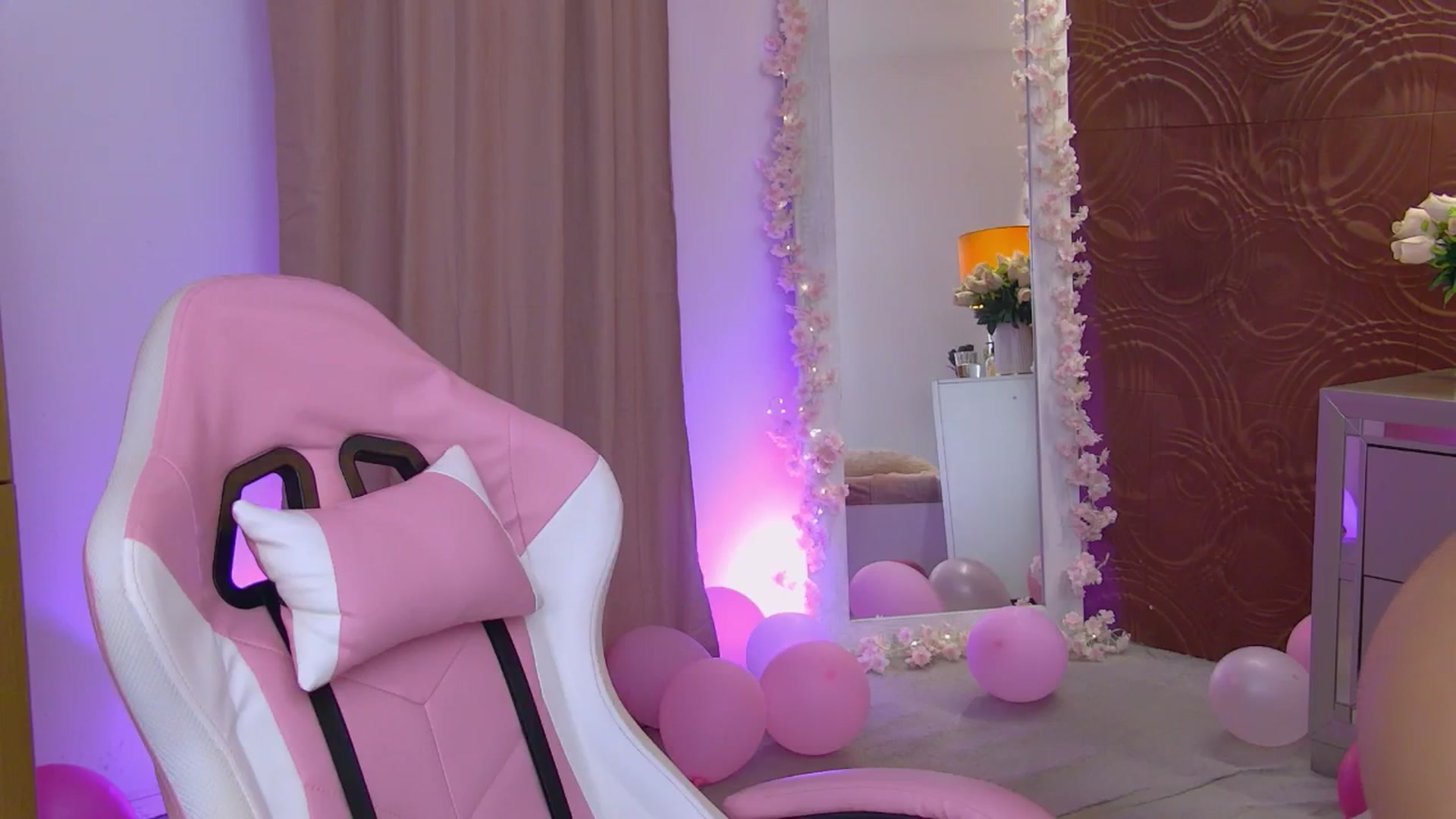 Gallery image thumbnail from IrisMonn's myfreecams stream on, 06/16/2025, 09:40 image 12 of 20